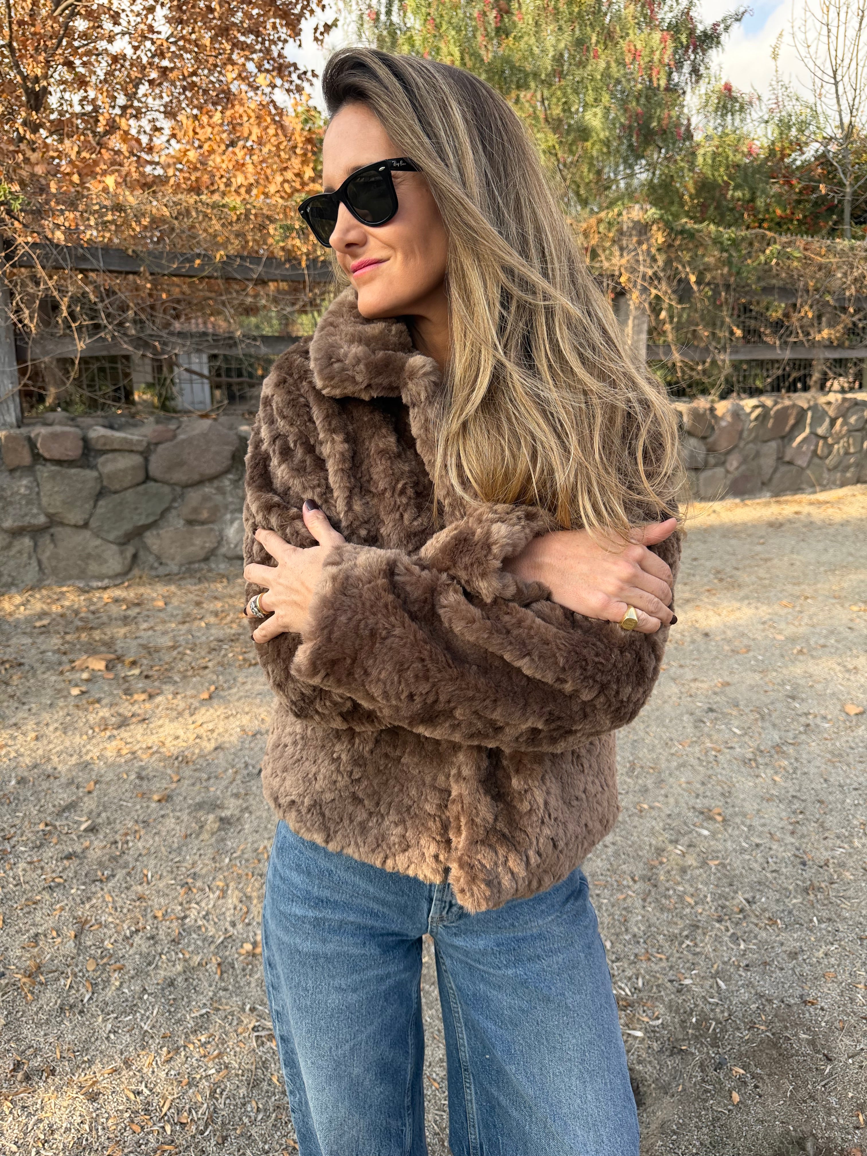 Chaqueta piel sobria café