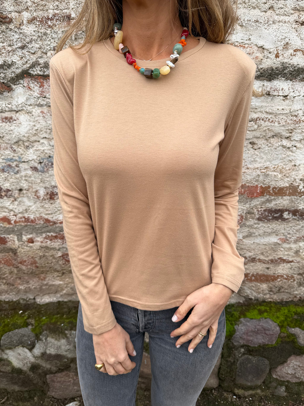 Polera hombreras basica camel