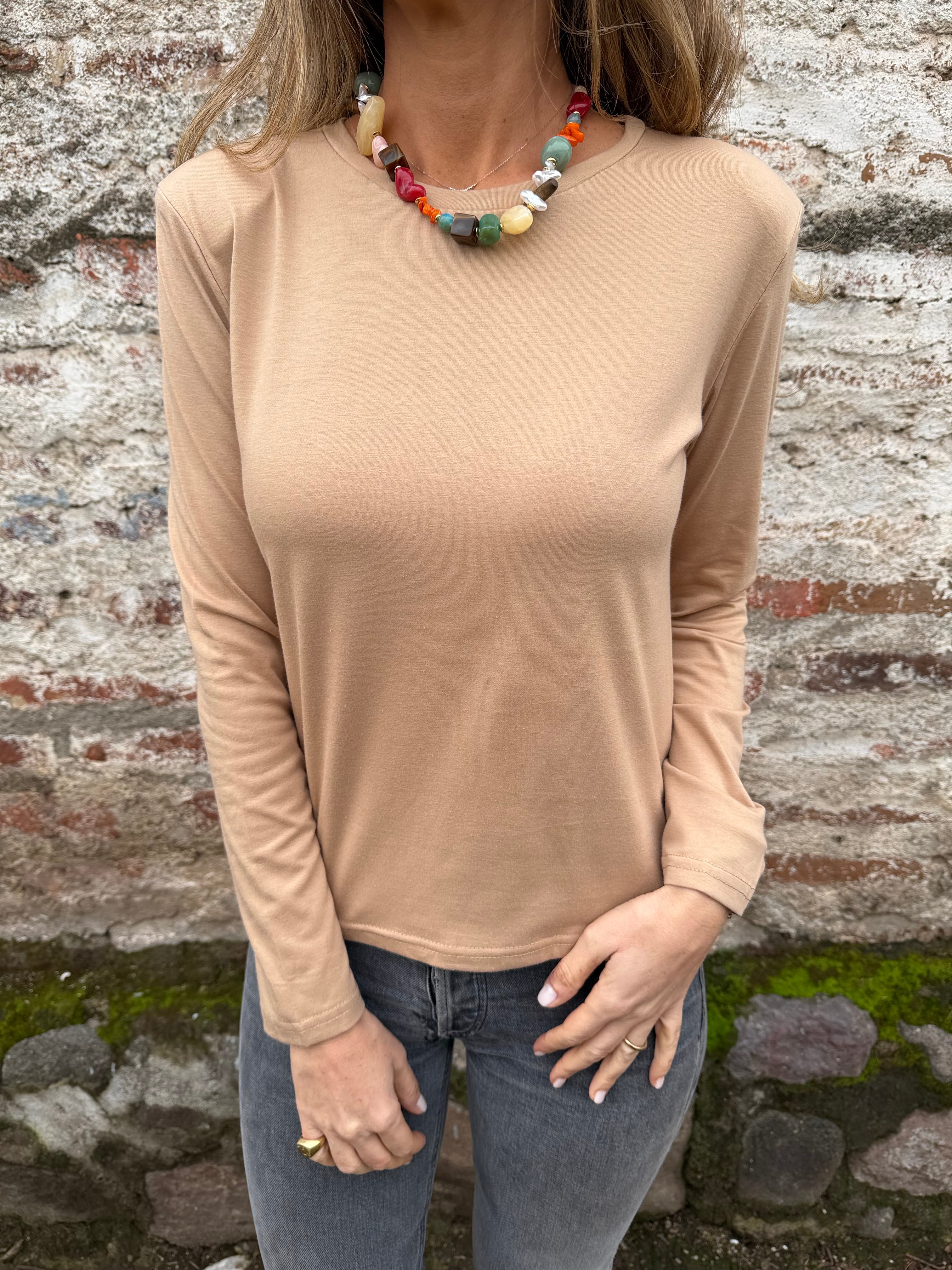 Polera hombreras basica camel