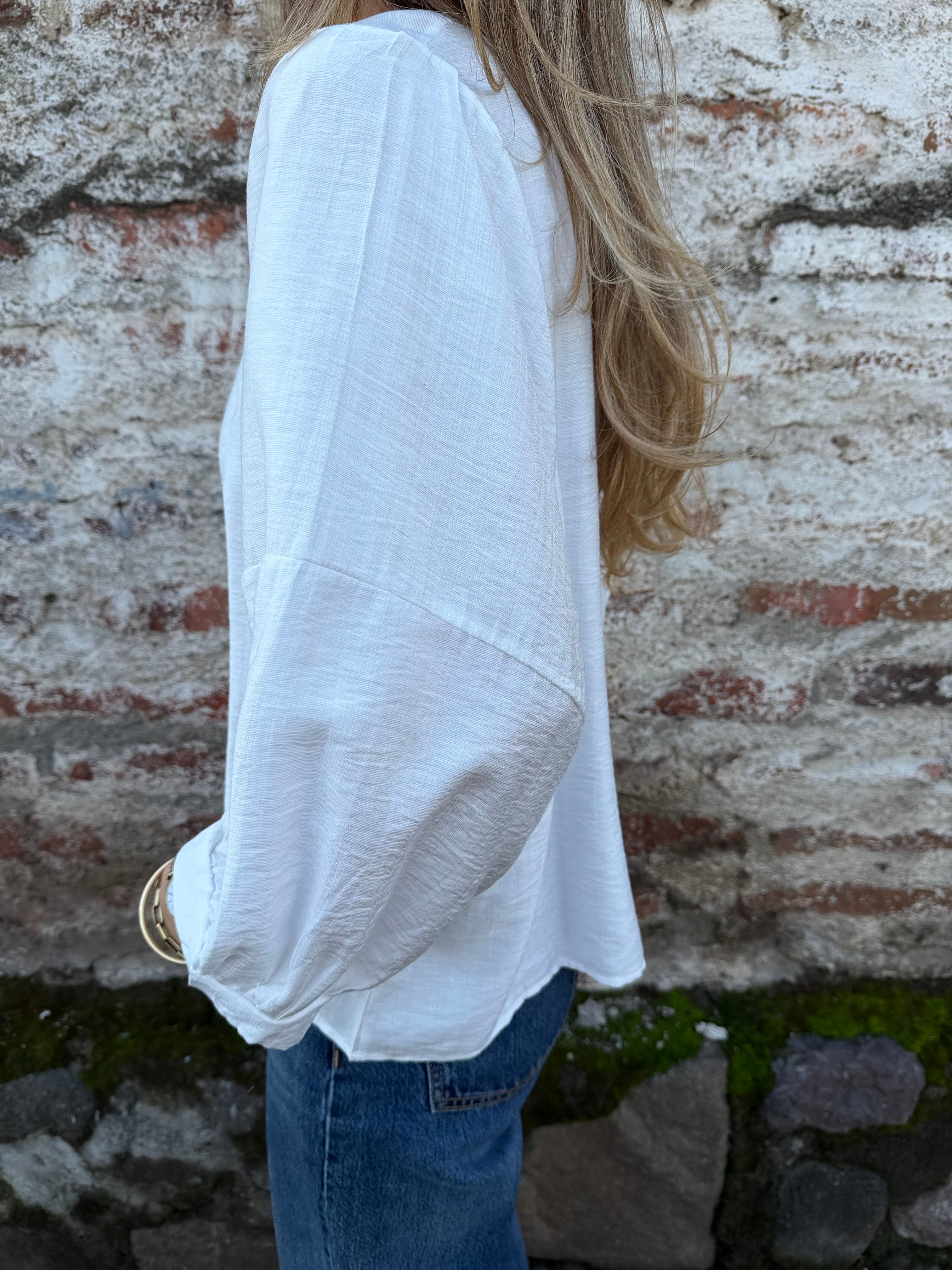 Blusa rayón manguitas globo blanca
