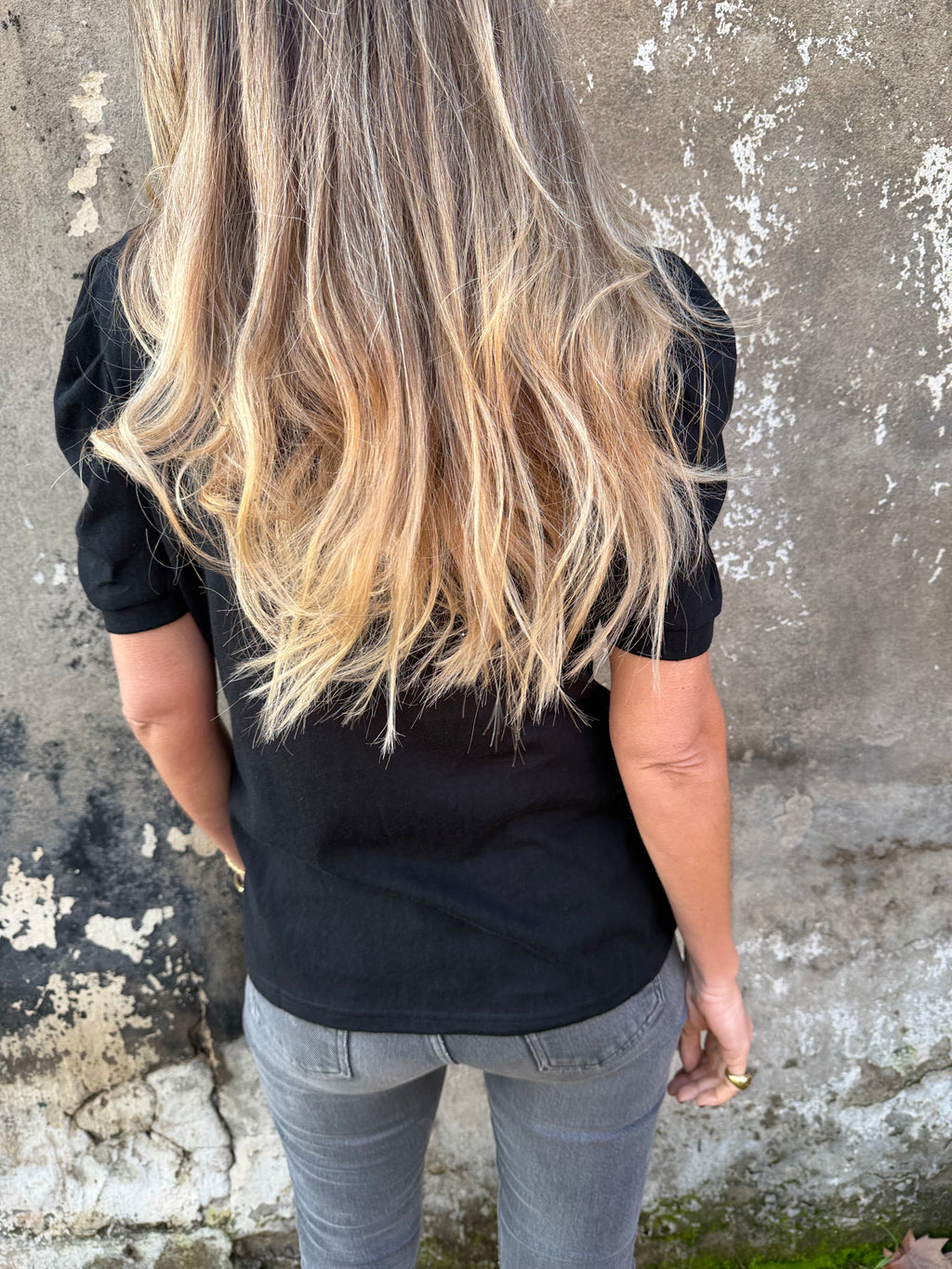 Polera hombro aglobado negra