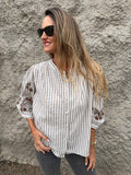 Blusa enredaderas mangas bordadas café