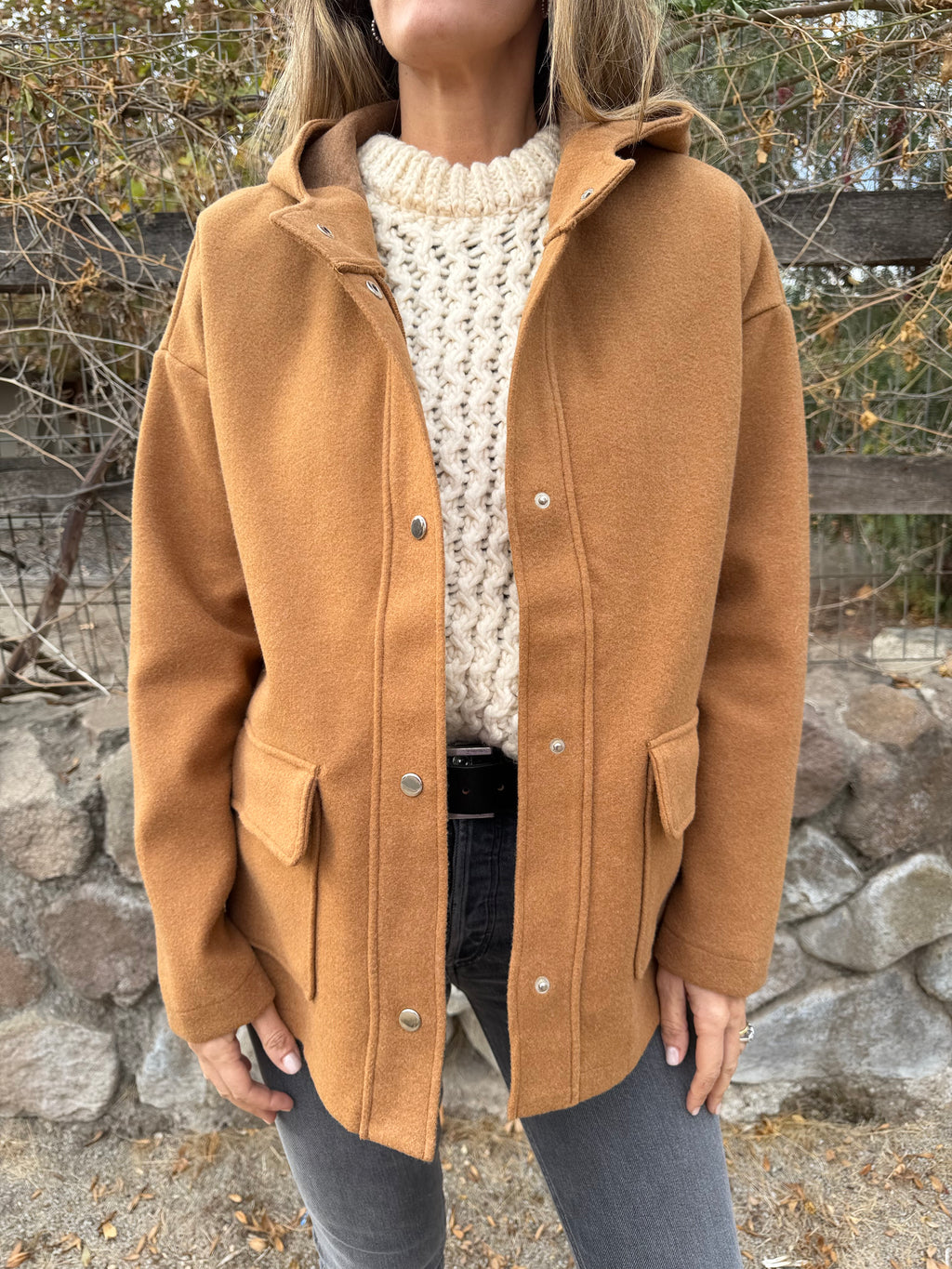 Chaqueta simple paño bolsillos camel