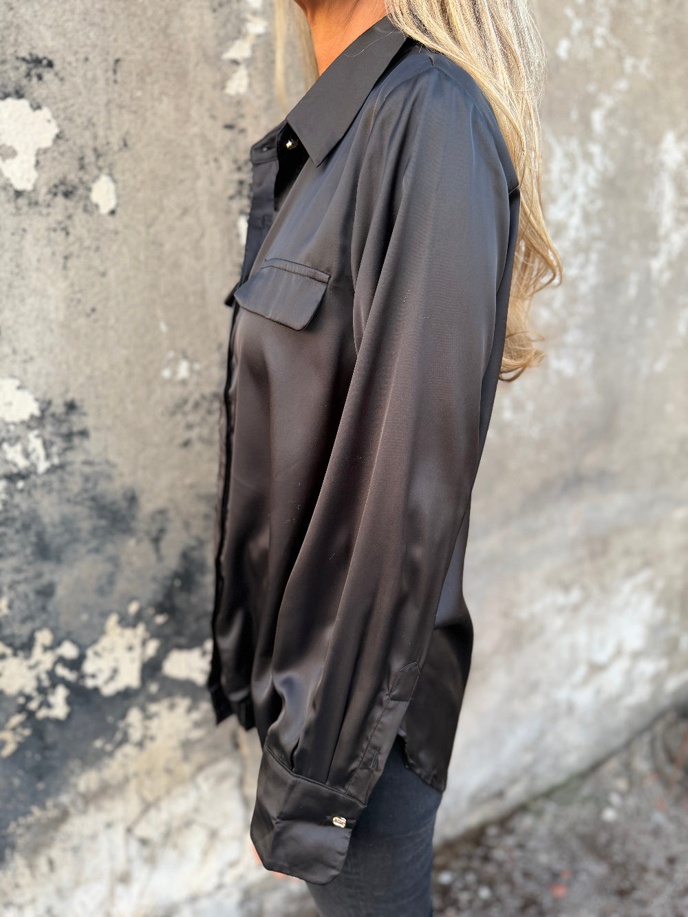 Blusa seda clásica negra