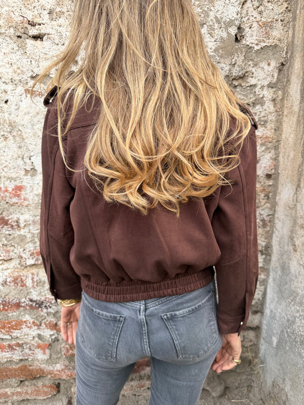 Chaqueta efecto gamuza bolsillos café