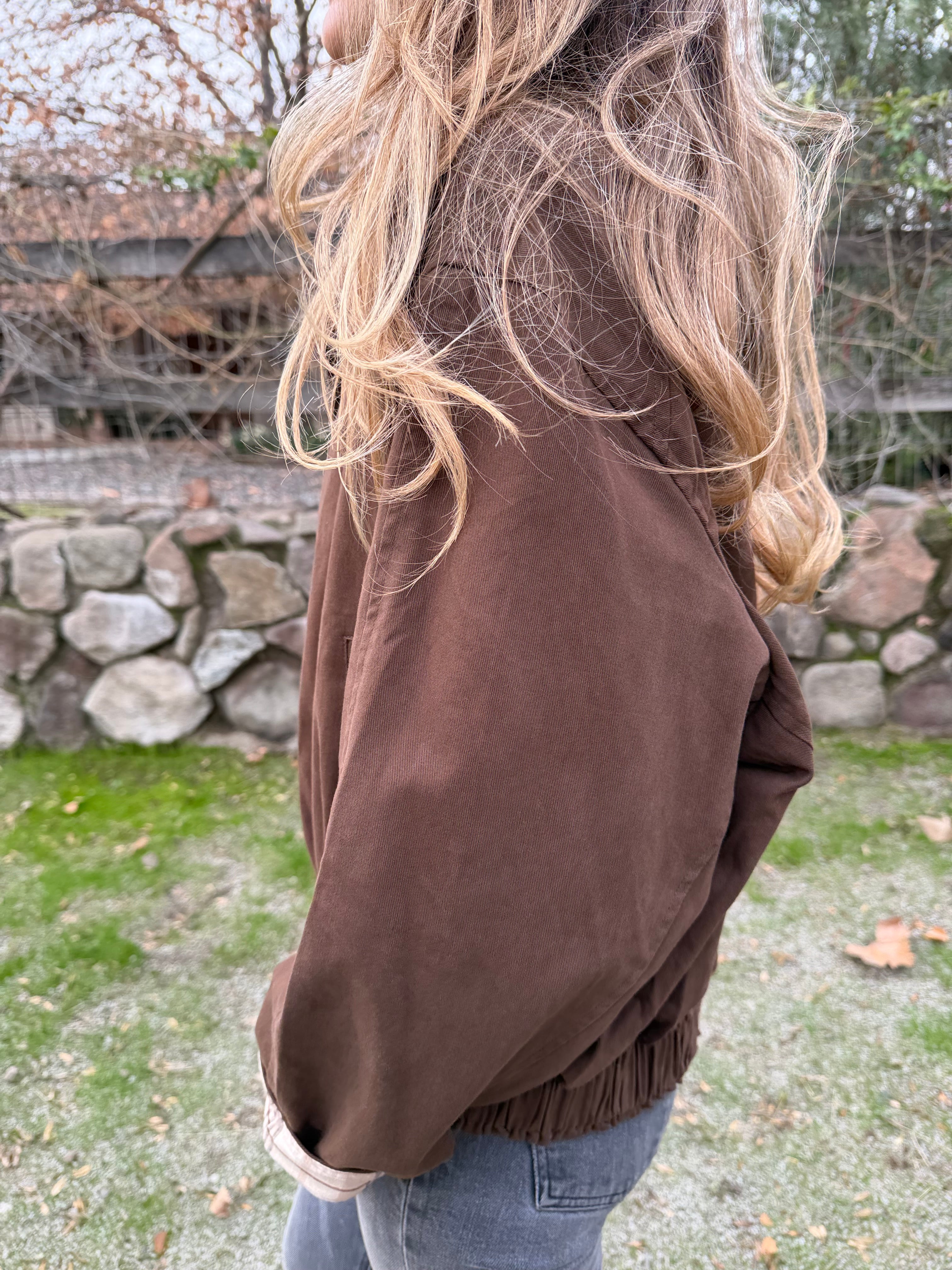 Bomber gabardina detalle escocés café