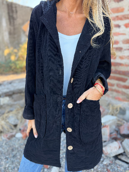 Abrigo acolchado gorro macramé negro