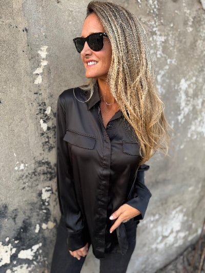 Blusa seda clásica negra