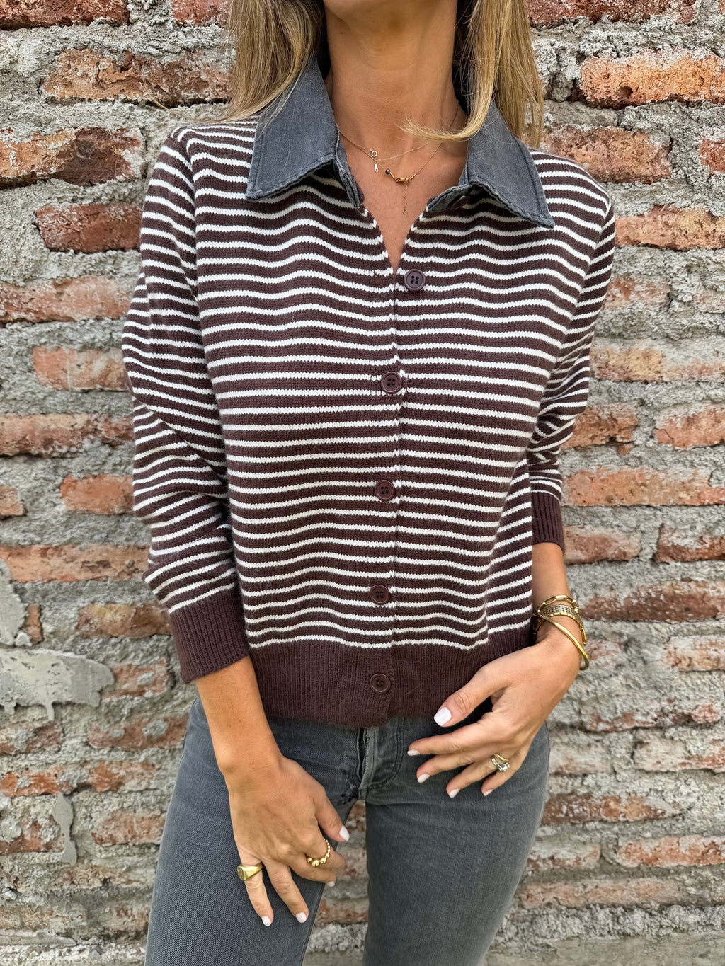 Chaleco líneas camisero cuello bluejean café