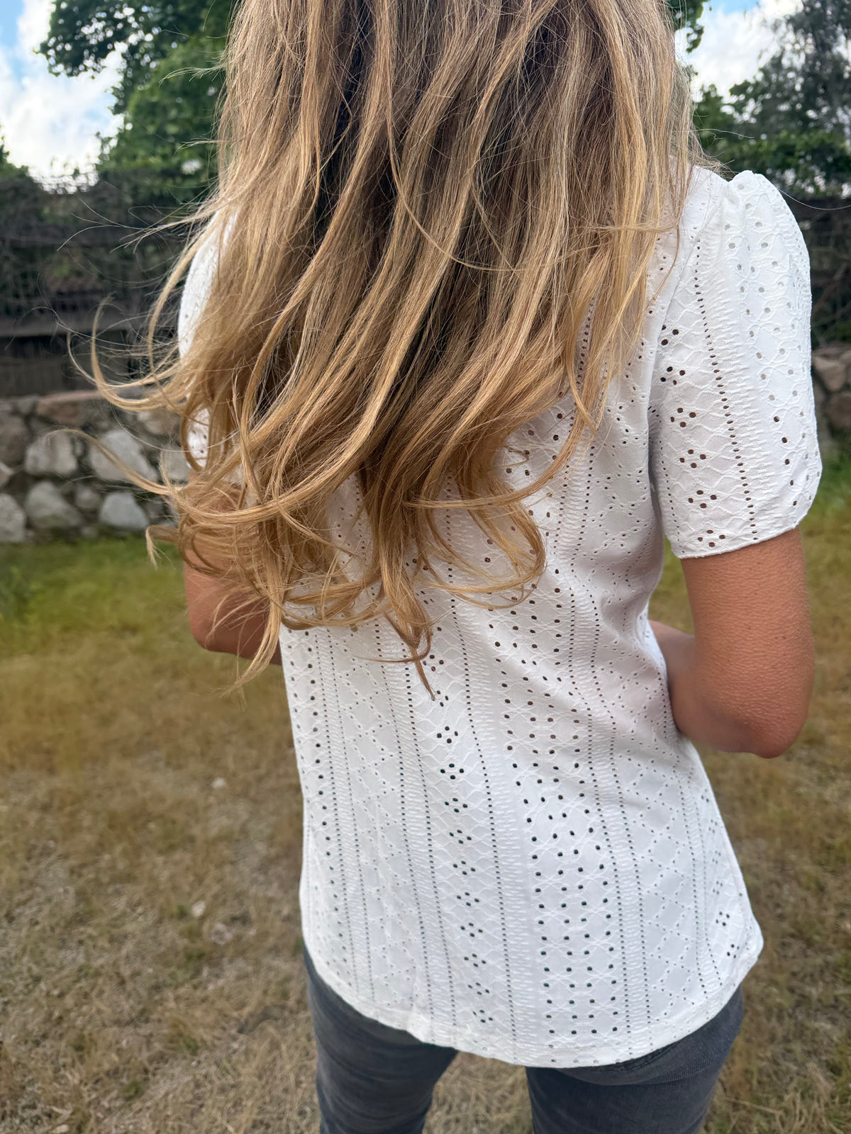 Polera lycra detalles mangas blanca