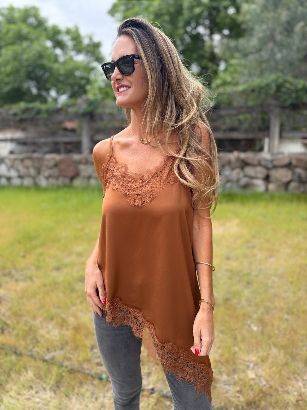 Blusa raso encaje irregular cobre