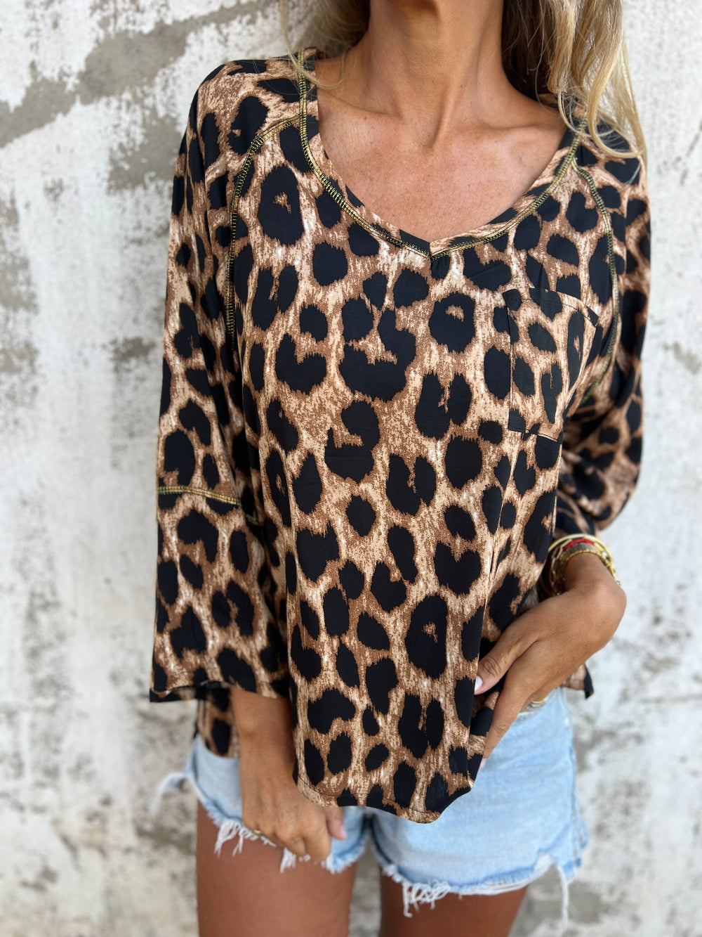 Blusa básica print camel oscura