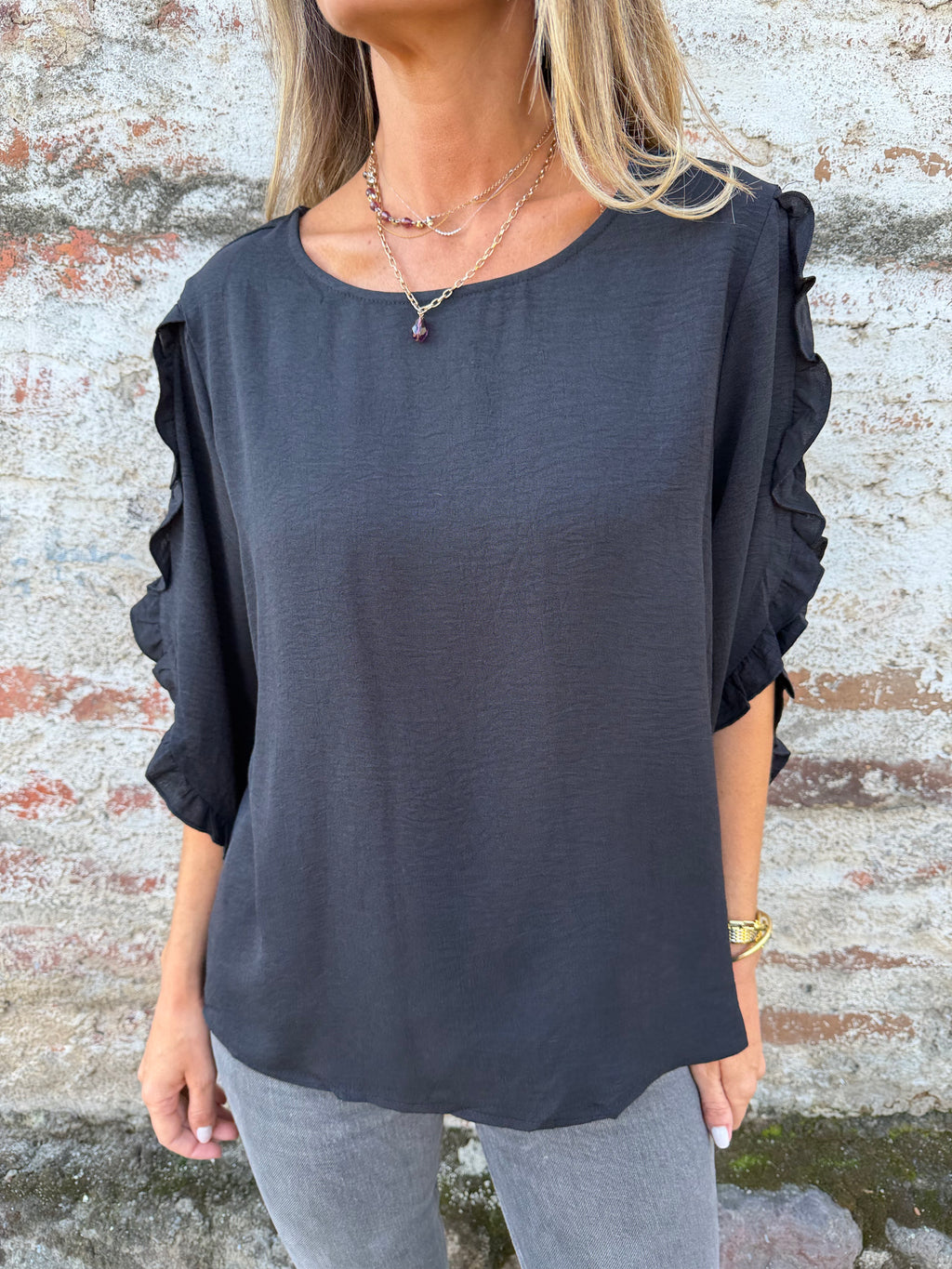 Blusa crep vuelitos mangas negra