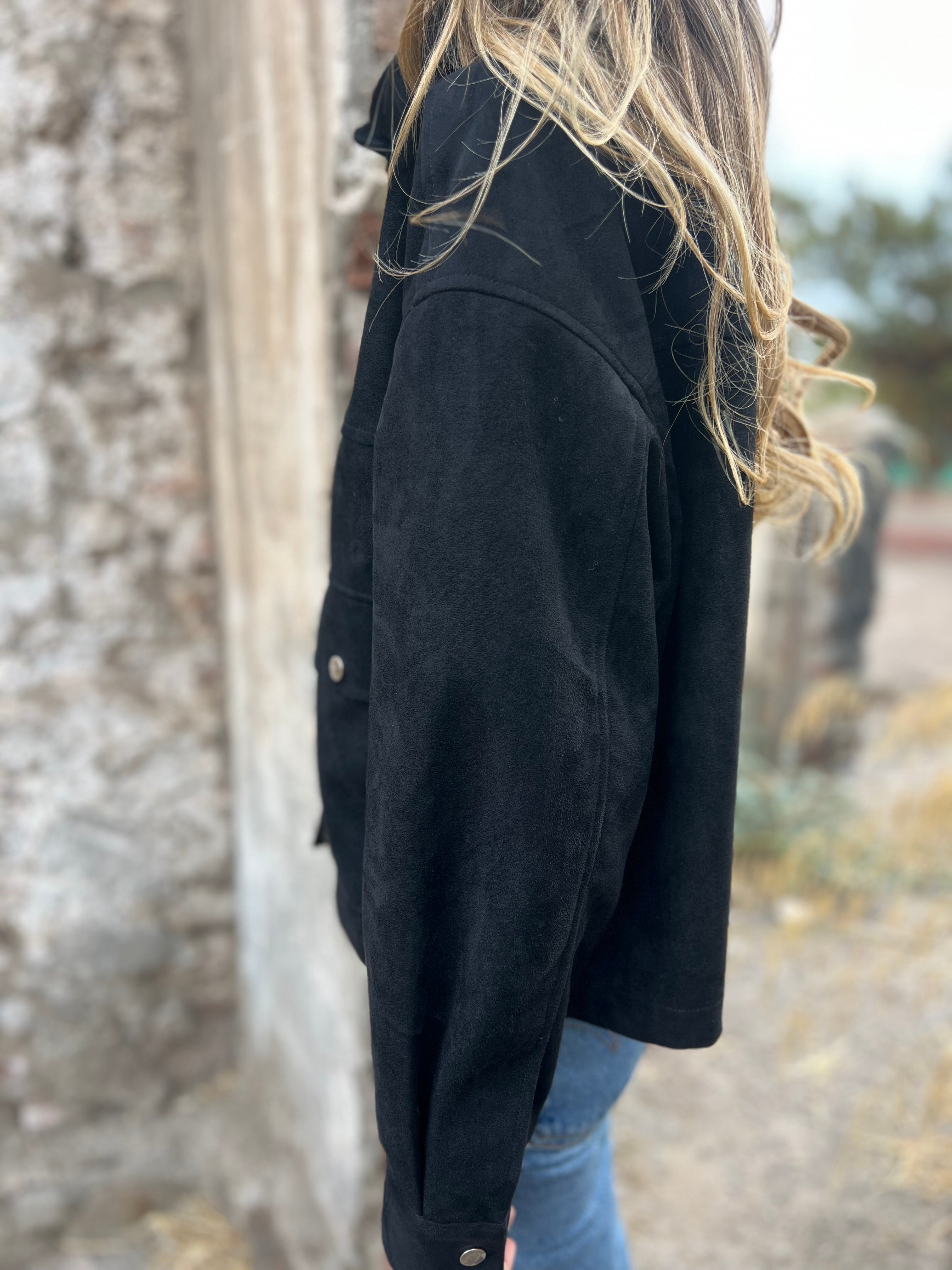 Chaqueta gamuza cuello broches negro