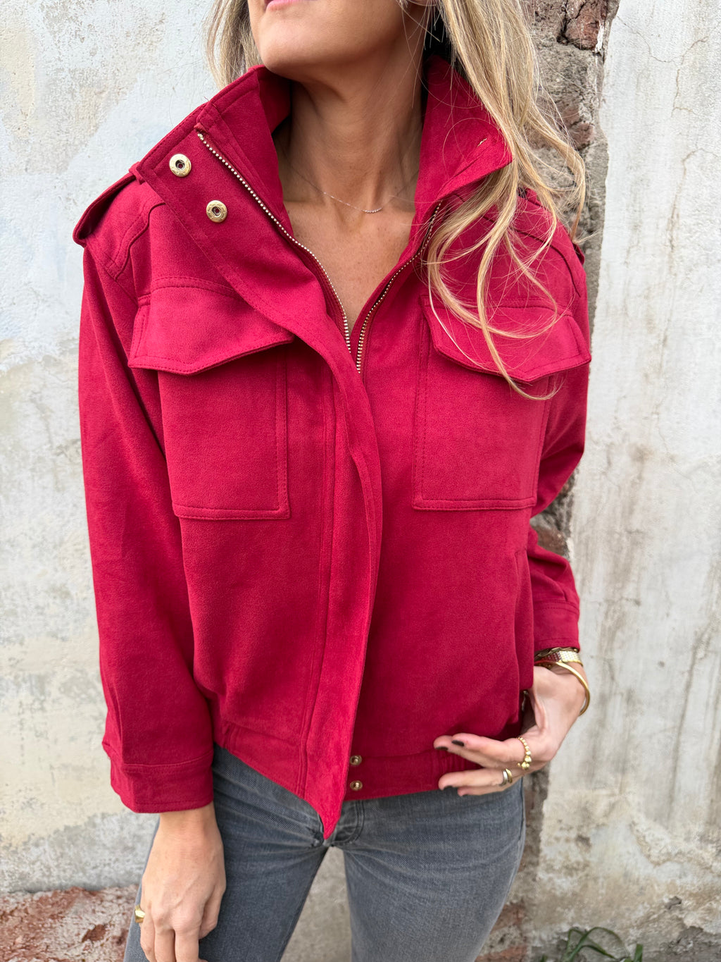 Chaqueta efecto gamuza bolsillos roja