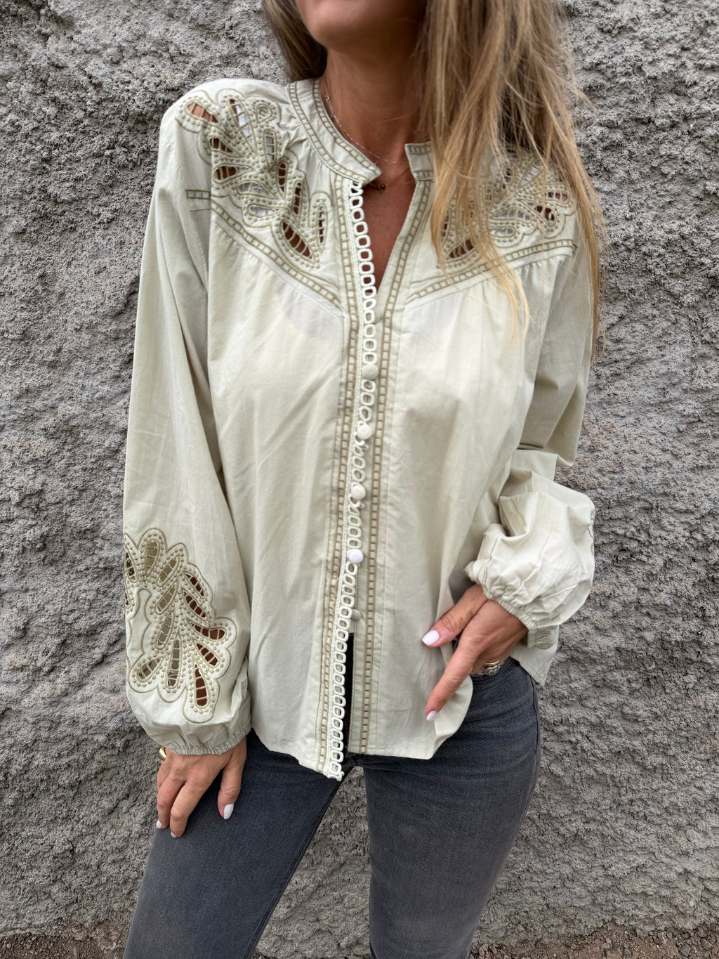 Blusa botoncitos coqueta broderie verde claro