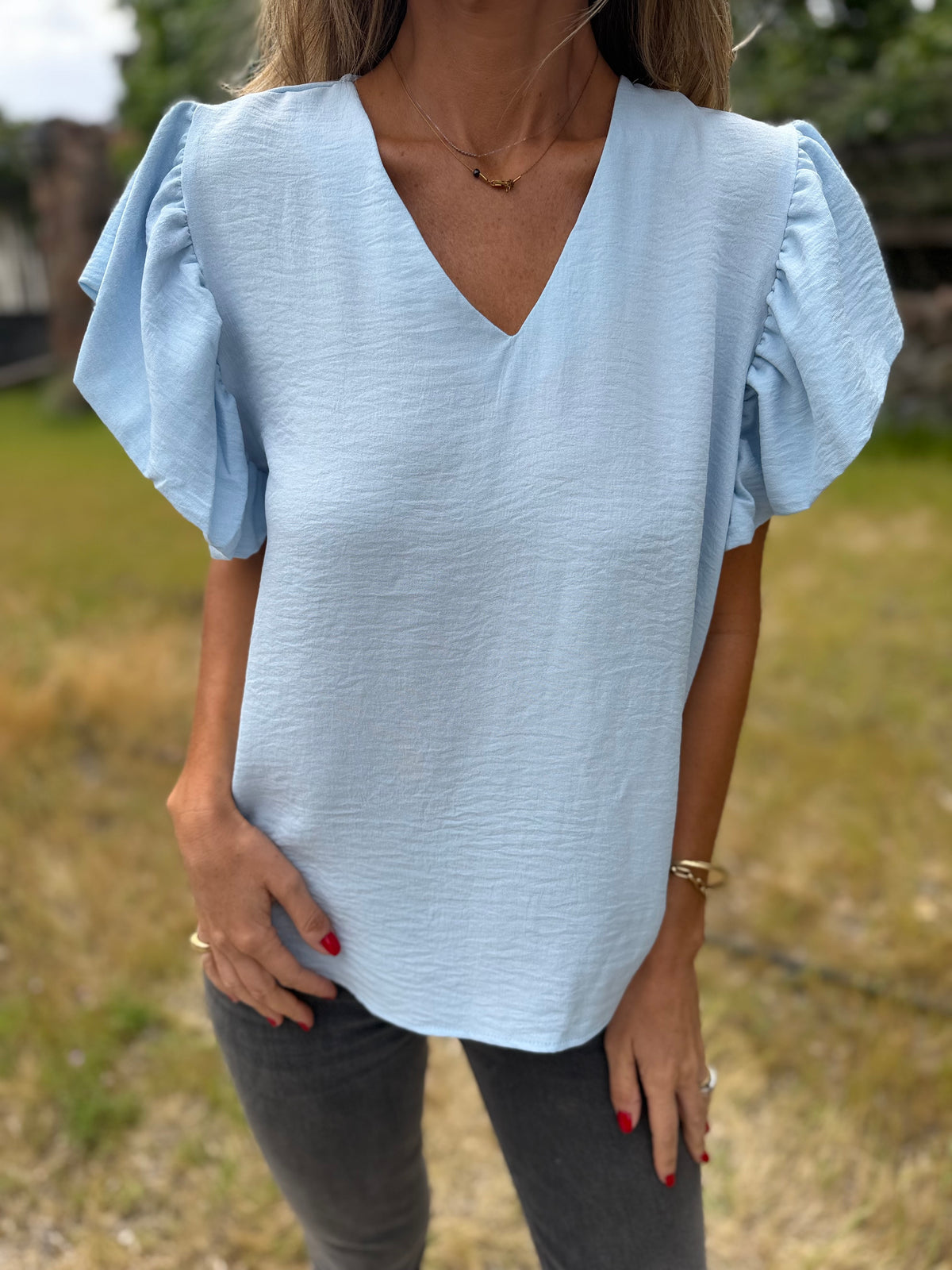 Blusa crep vuelitos mangas celeste