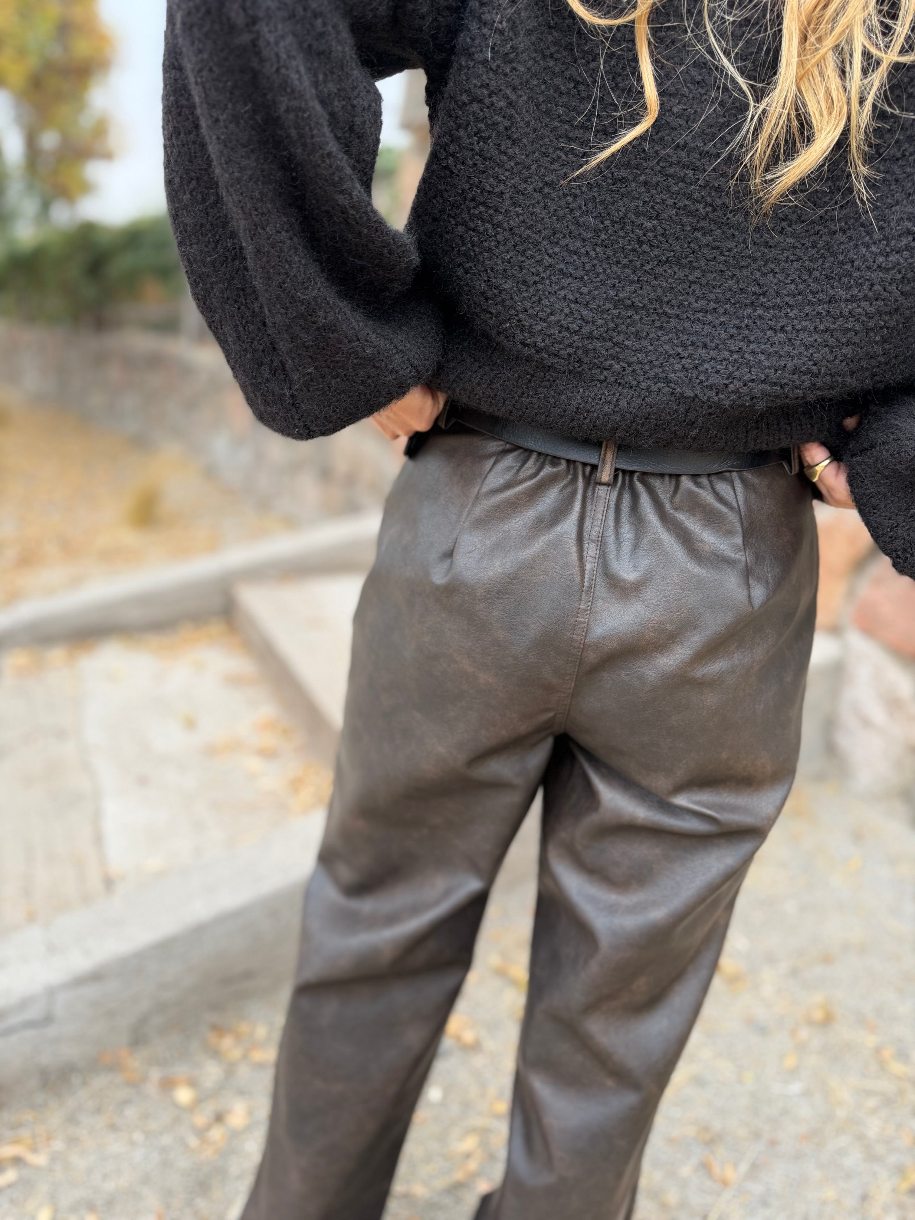 Pantalón ecocuero desgastado premium opaco café