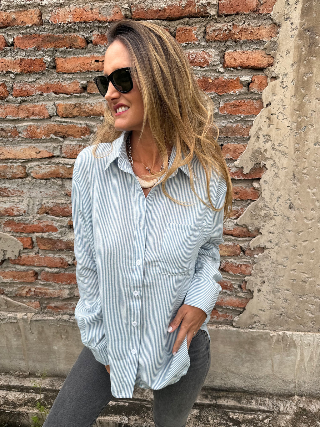 Blusa líneas delgadas celeste