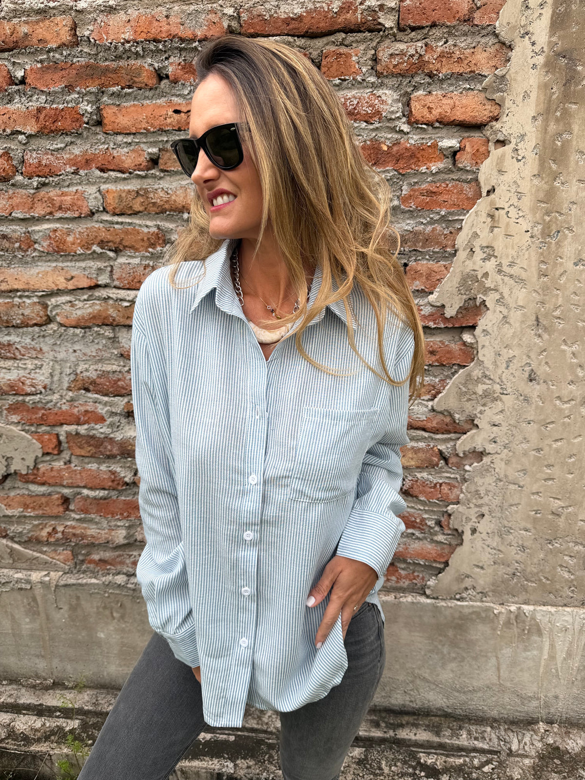 Blusa líneas delgadas celeste