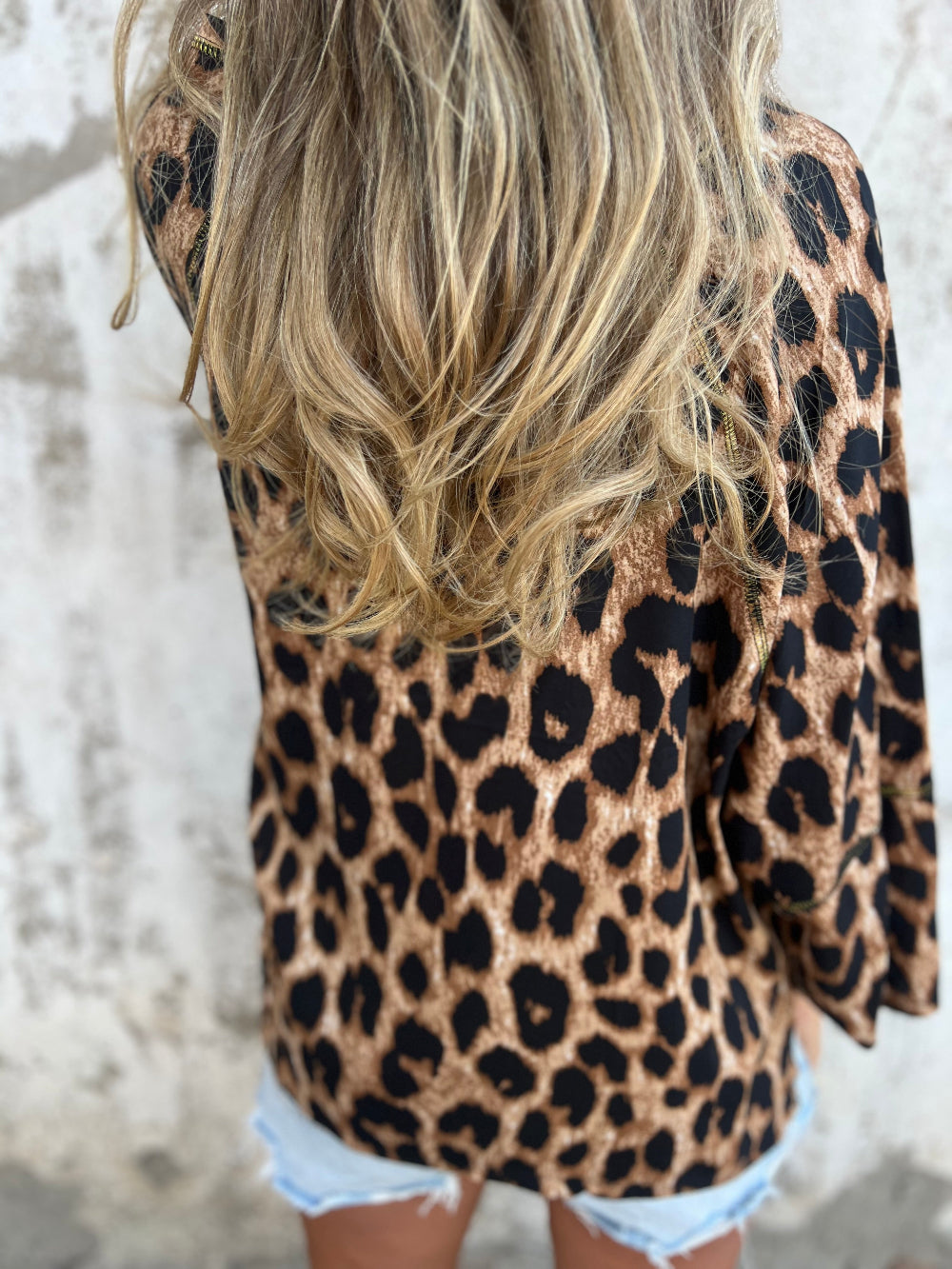 Blusa básica print camel oscura