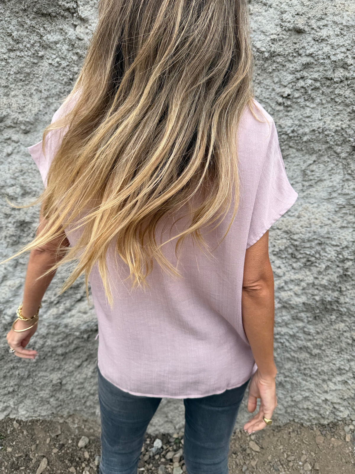 Blusa básica V pinza central rosada
