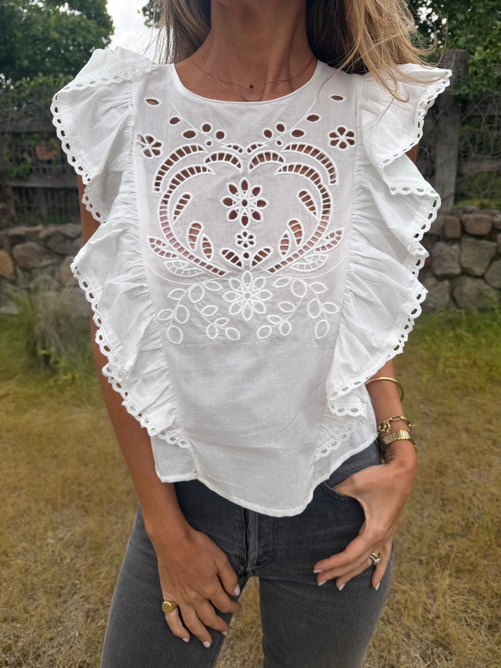 Blusita broderie y vuelitos blanca