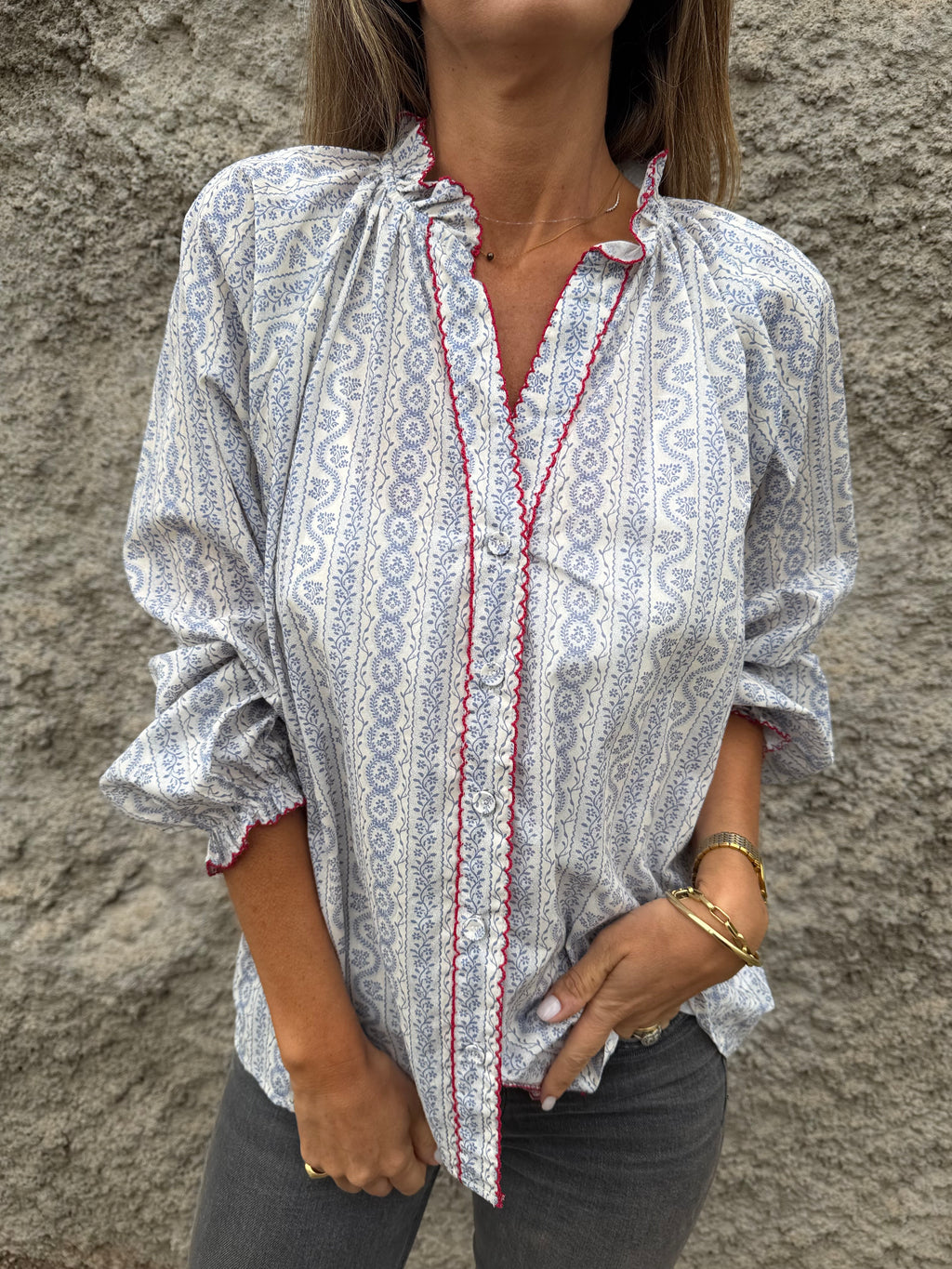Blusa diseños y manga globo azul