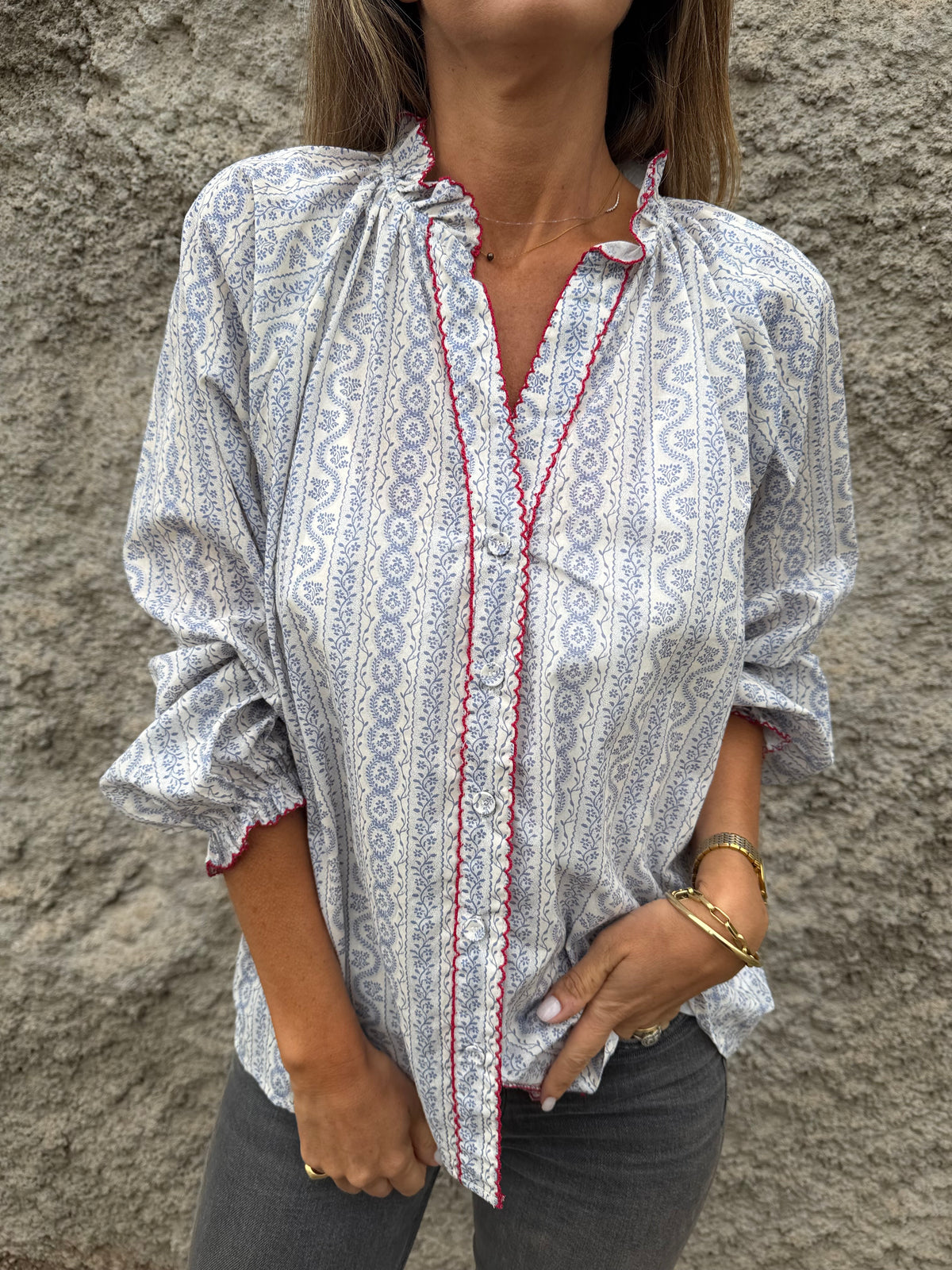 Blusa diseños y manga globo azul