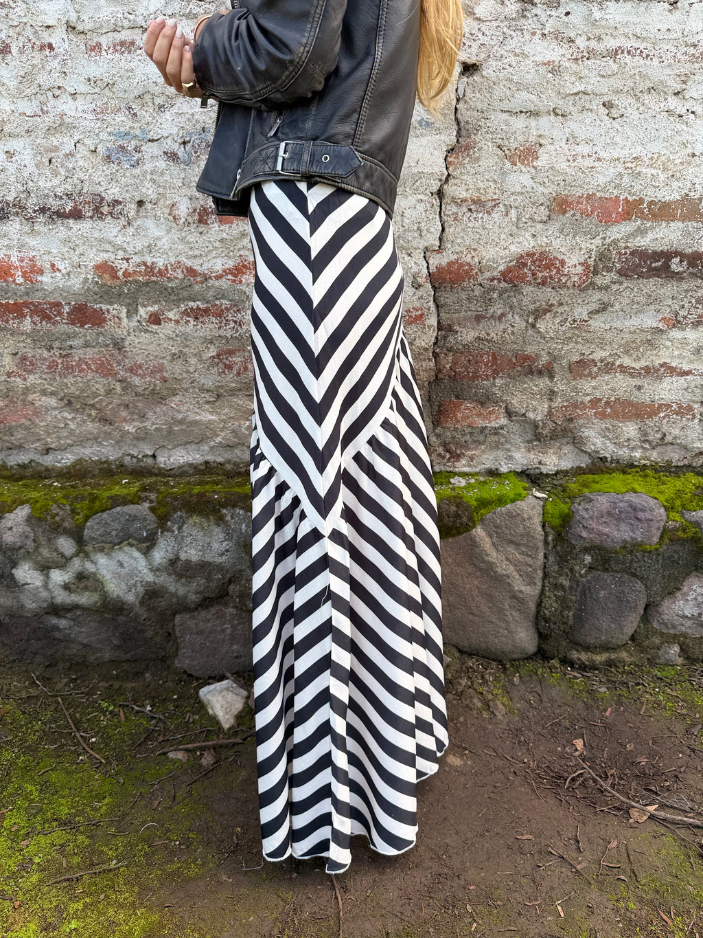 Pollera líneas negras