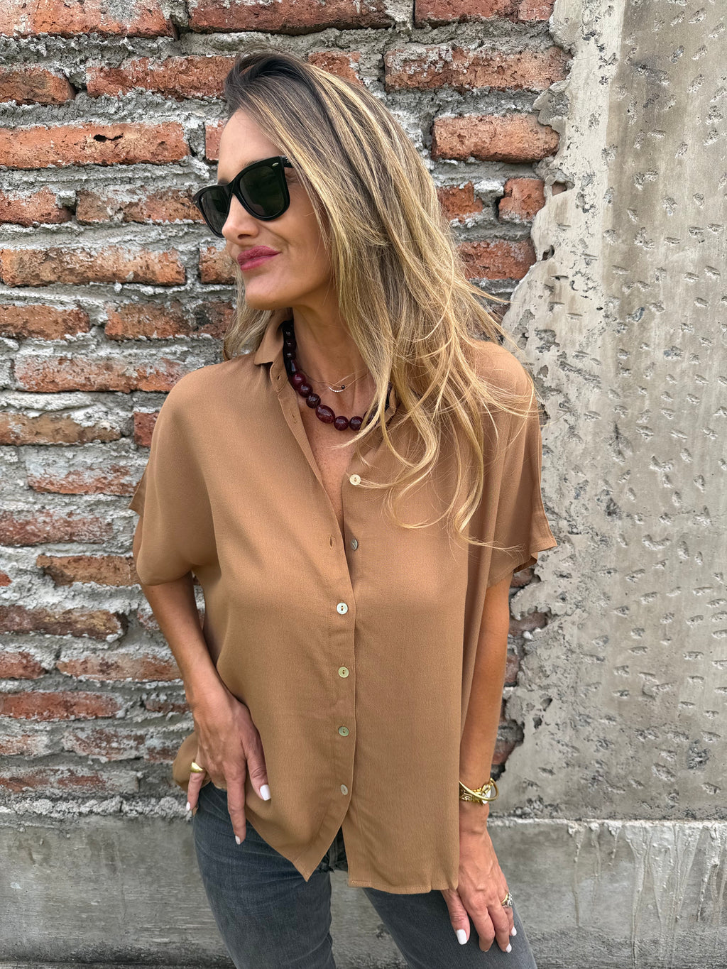 Blusa simple perfecta camel