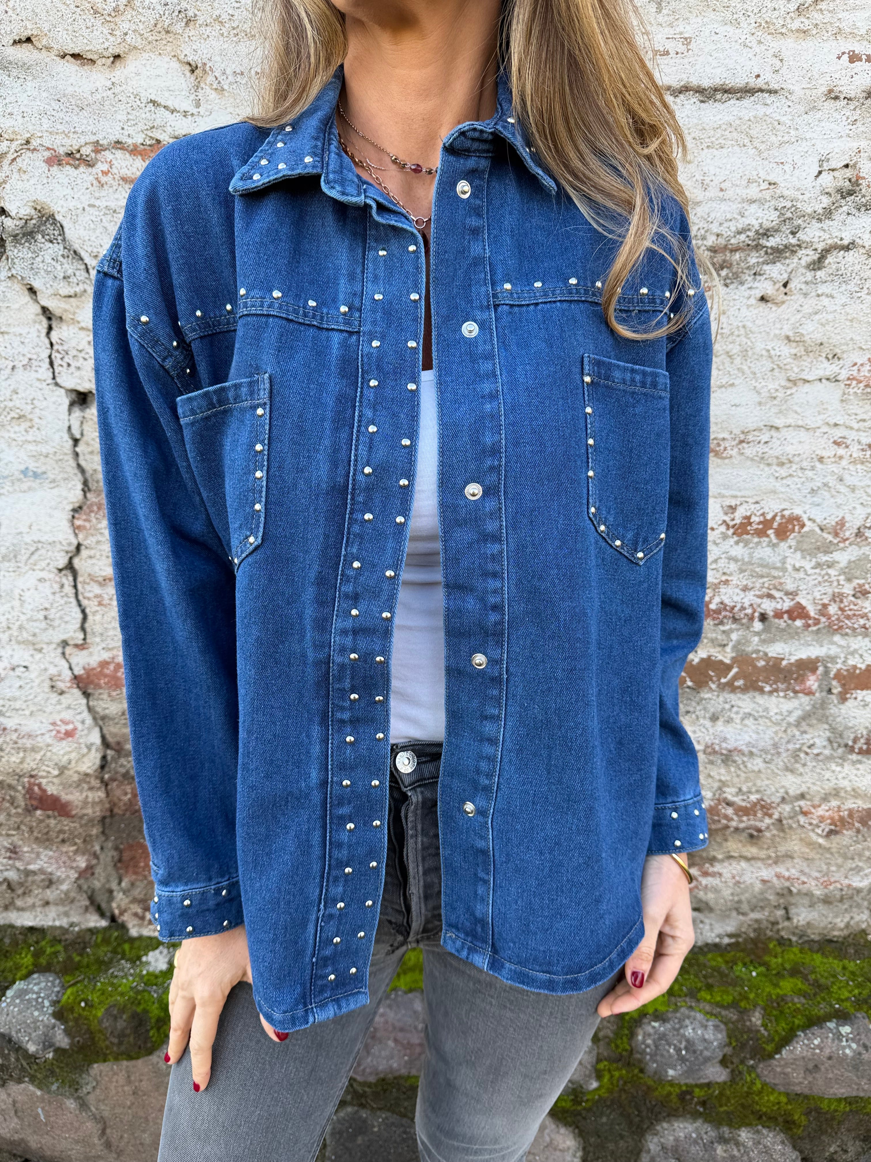 Chaqueta bluejean tachas azul