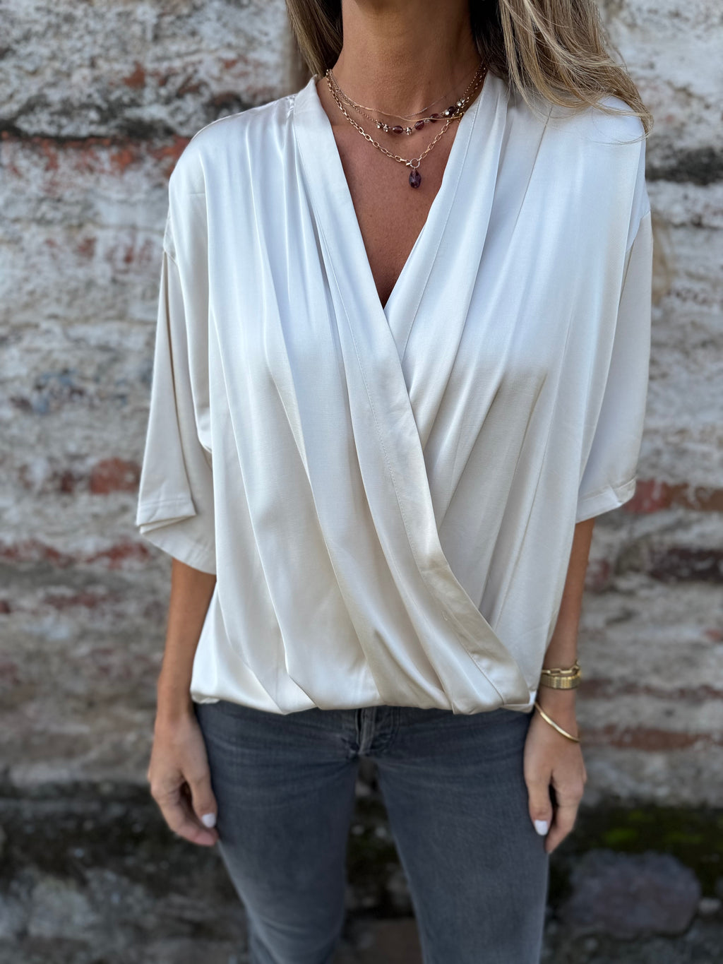 Blusa raso pliegues mantequilla
