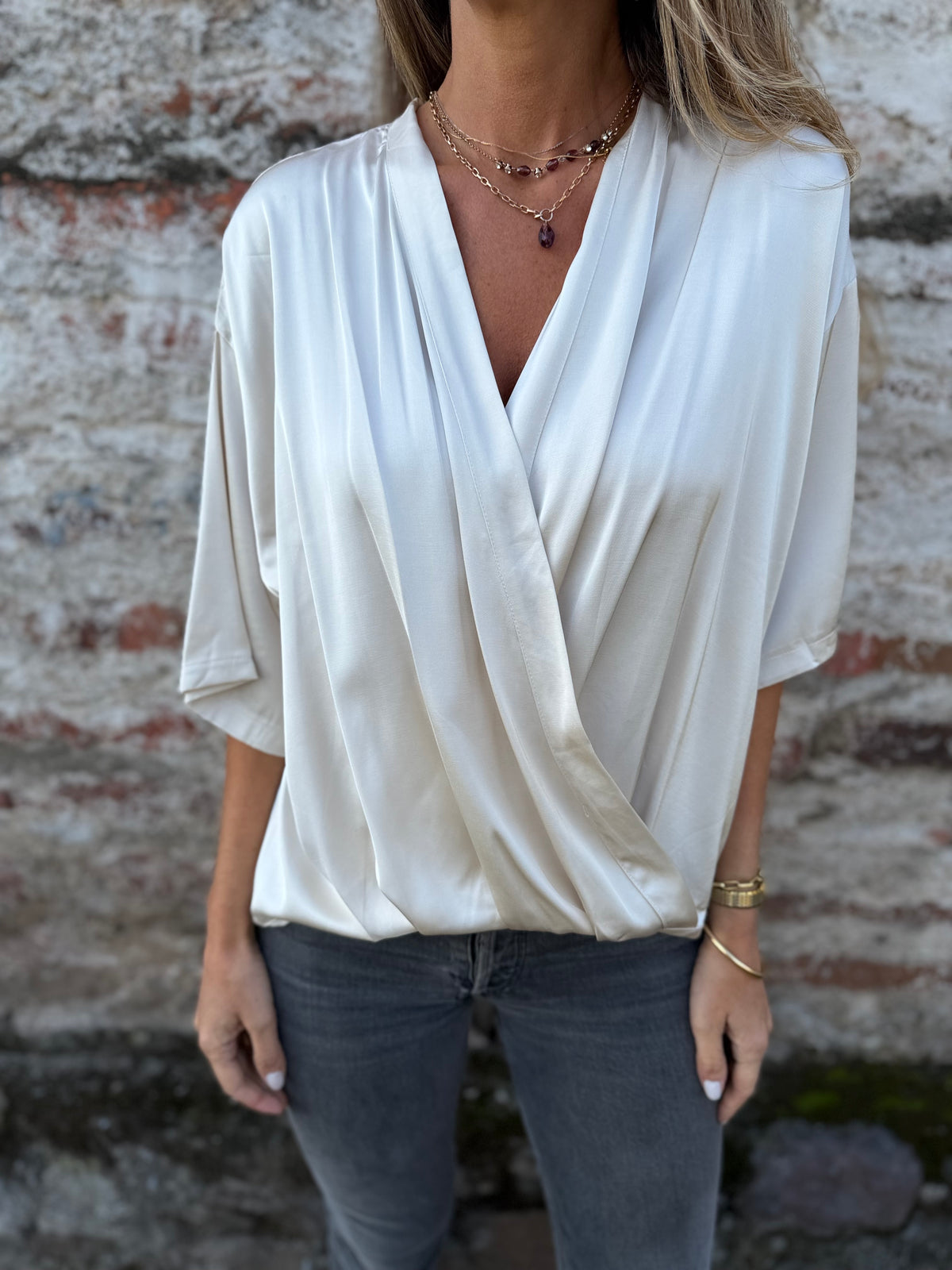 Blusa raso pliegues mantequilla