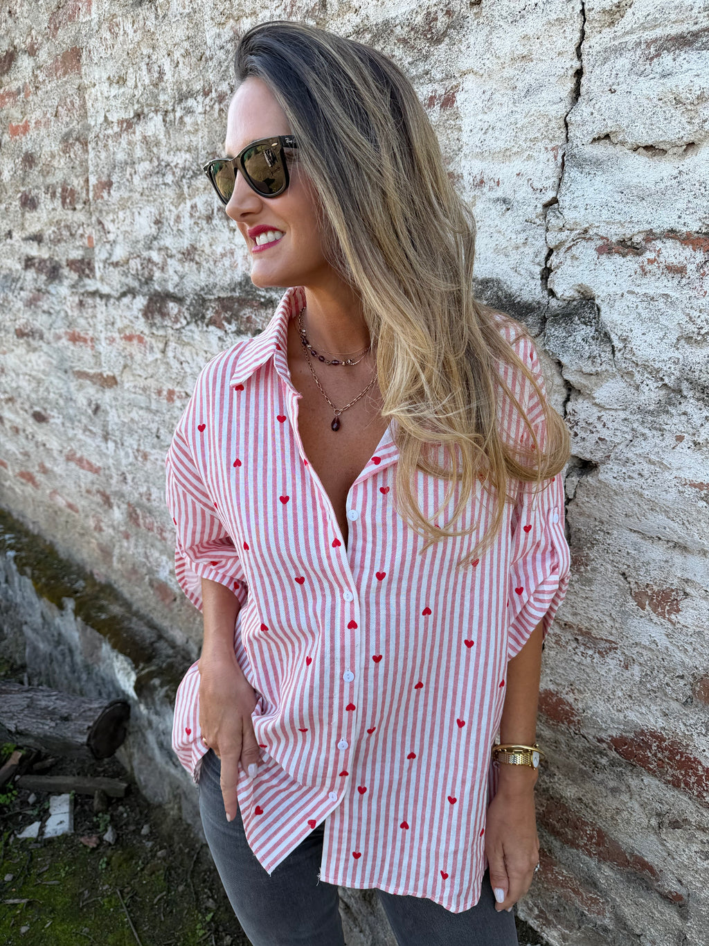Blusa líneas y corazones roja