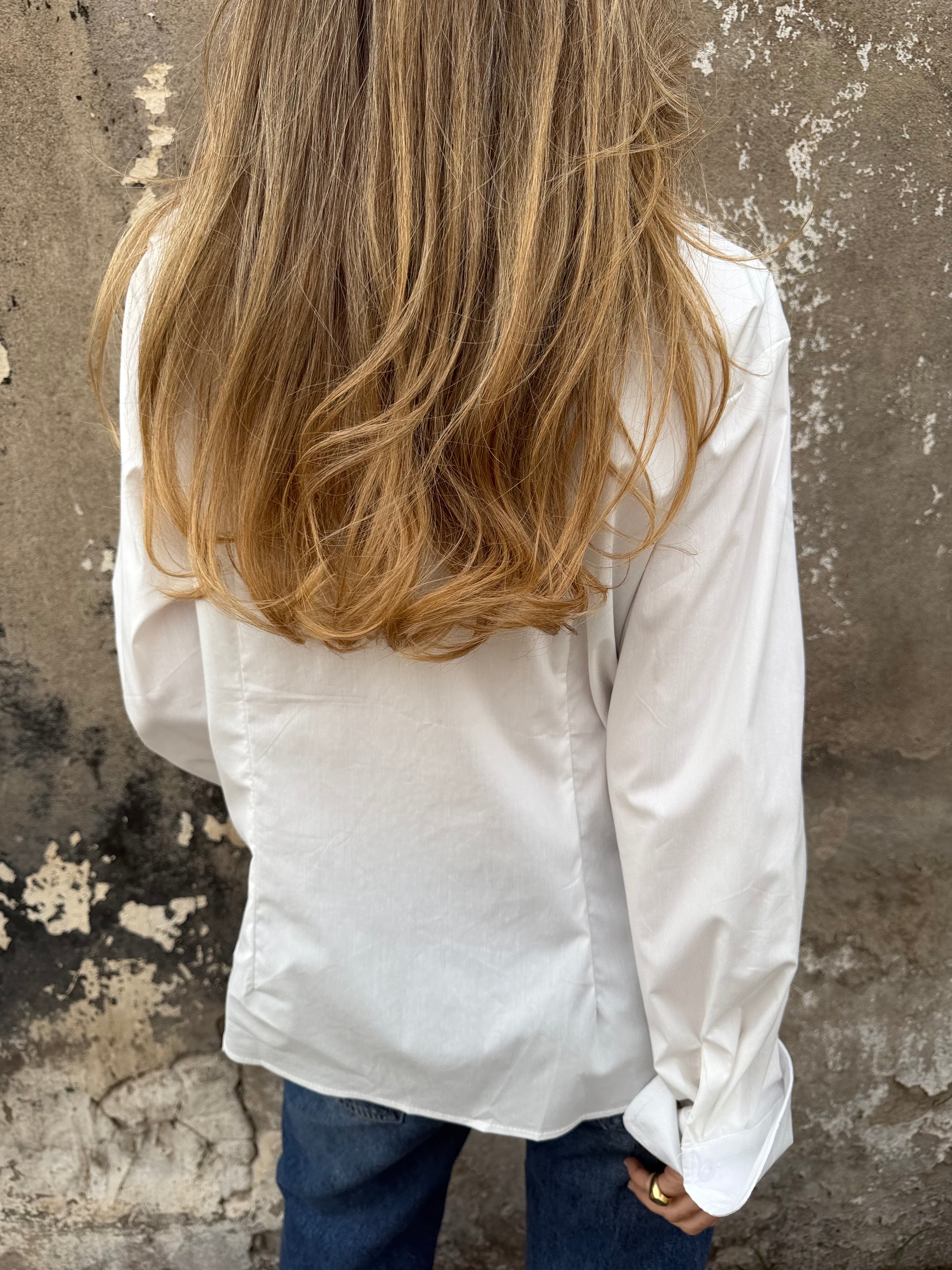 Blusa sastre botones escondidos blanca