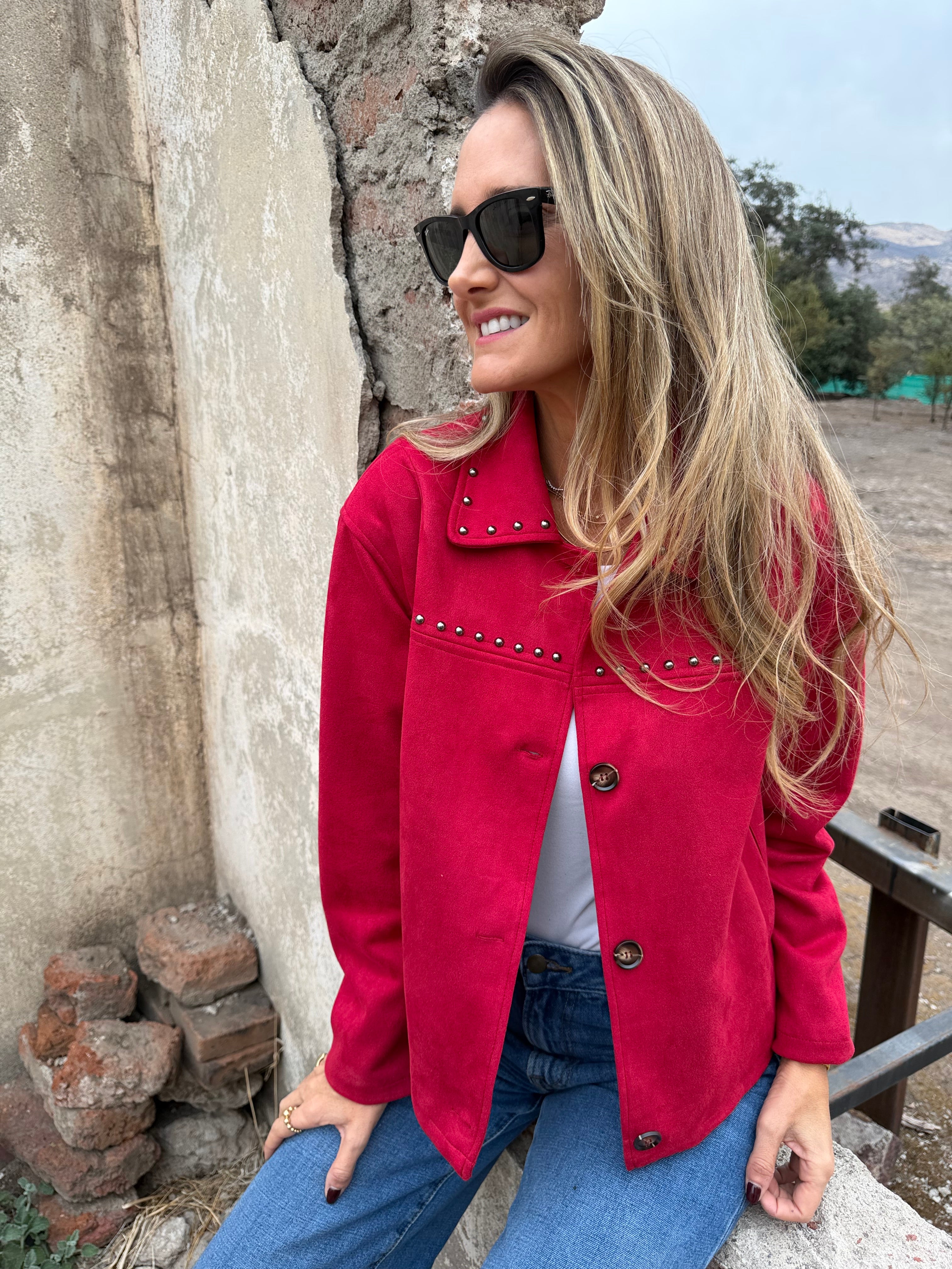 Chaqueta suede tachitas rojo italiano