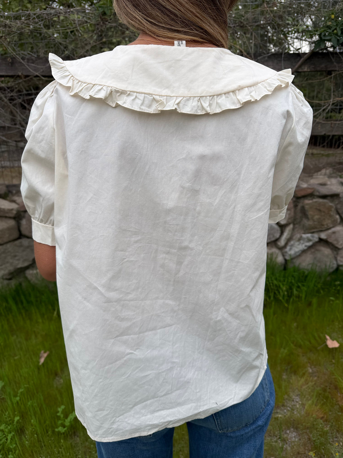 Blusa cuello bobo y flores mantequilla