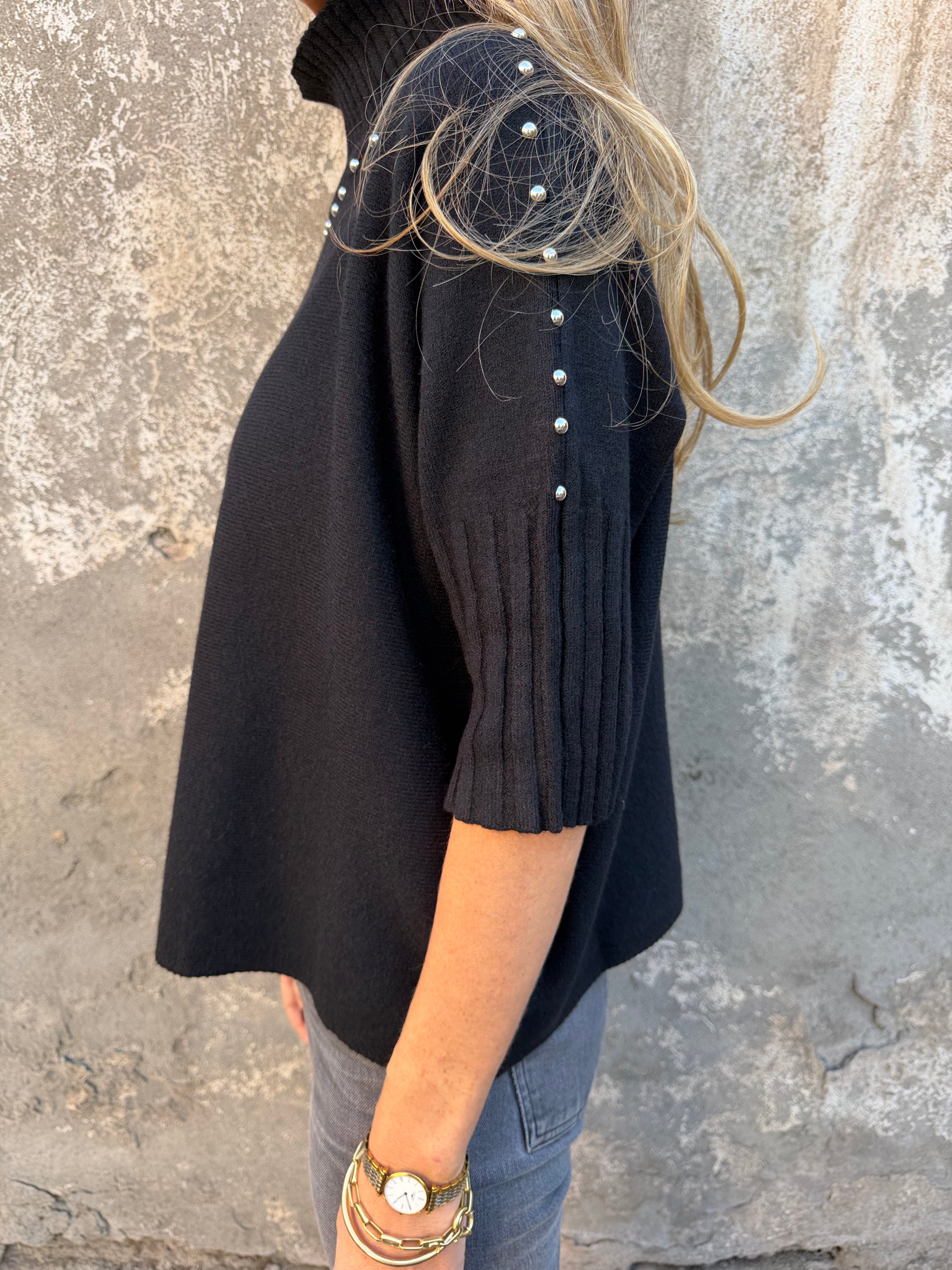 Chaleco medio cuello tachas negro