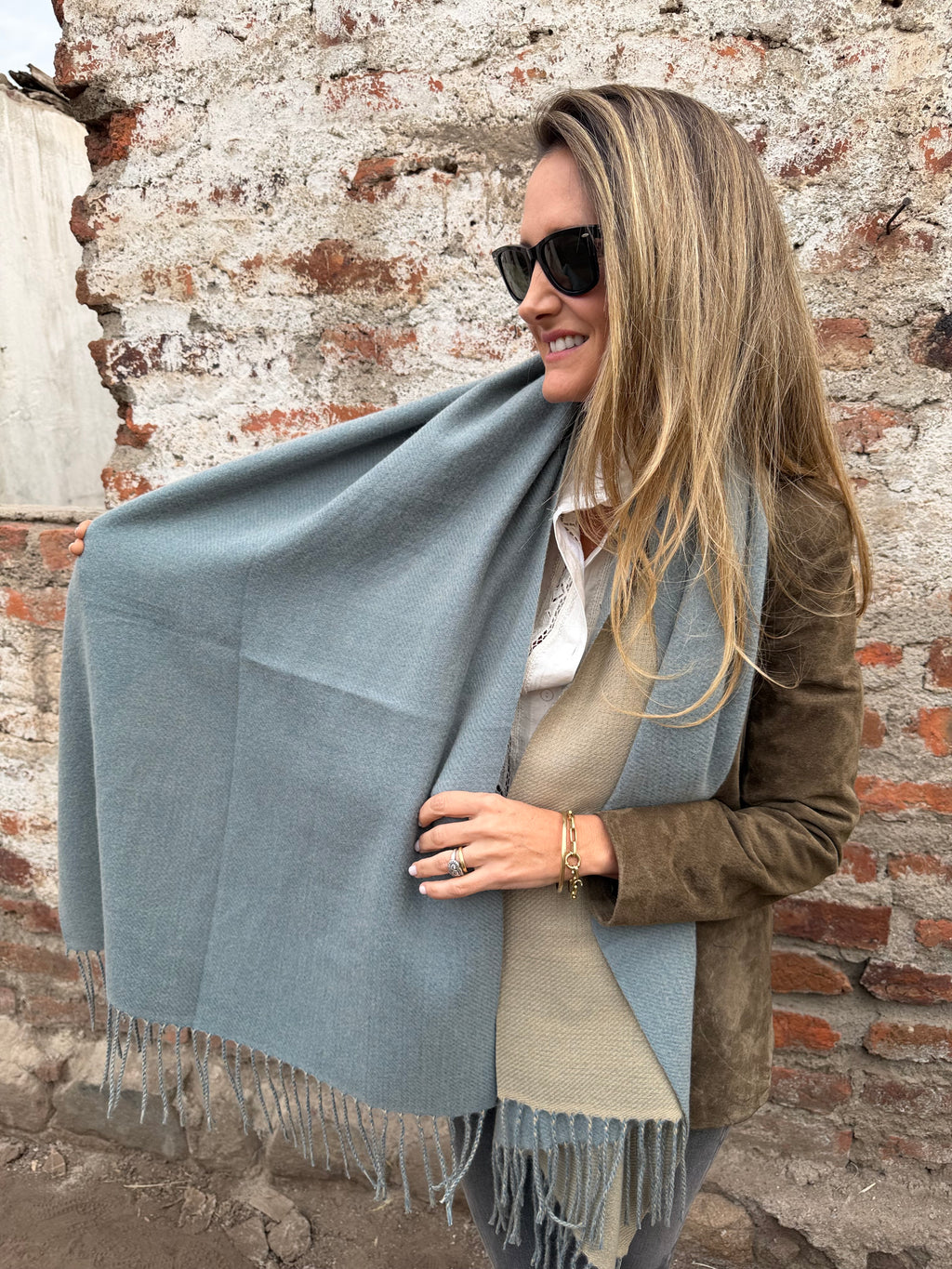 Bufandón simil cachemira celeste beige