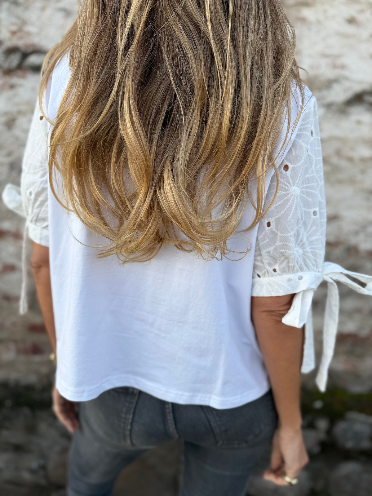 Polera mangas broderie amarras blanca