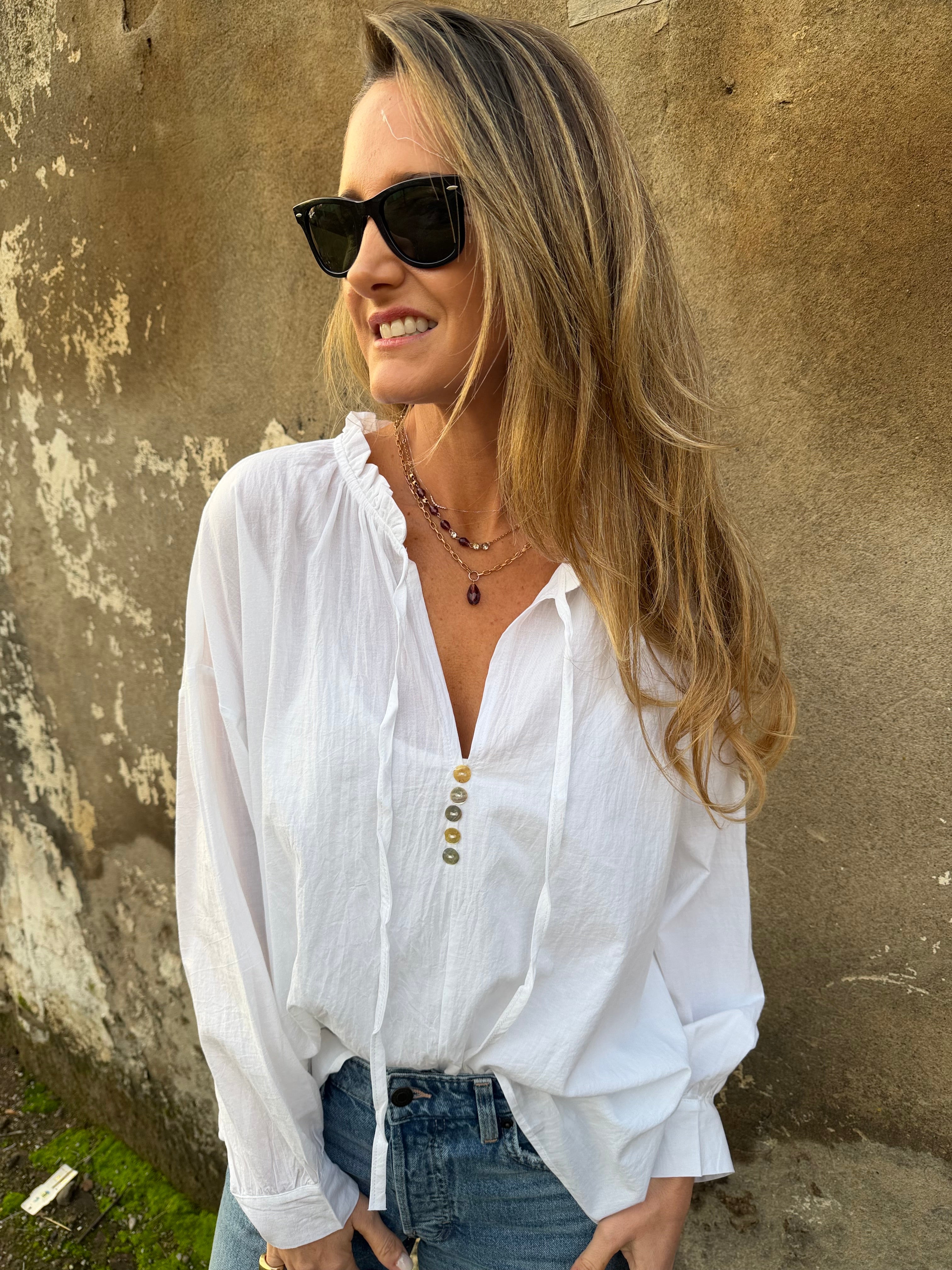 Blusa botones concha perla blanca