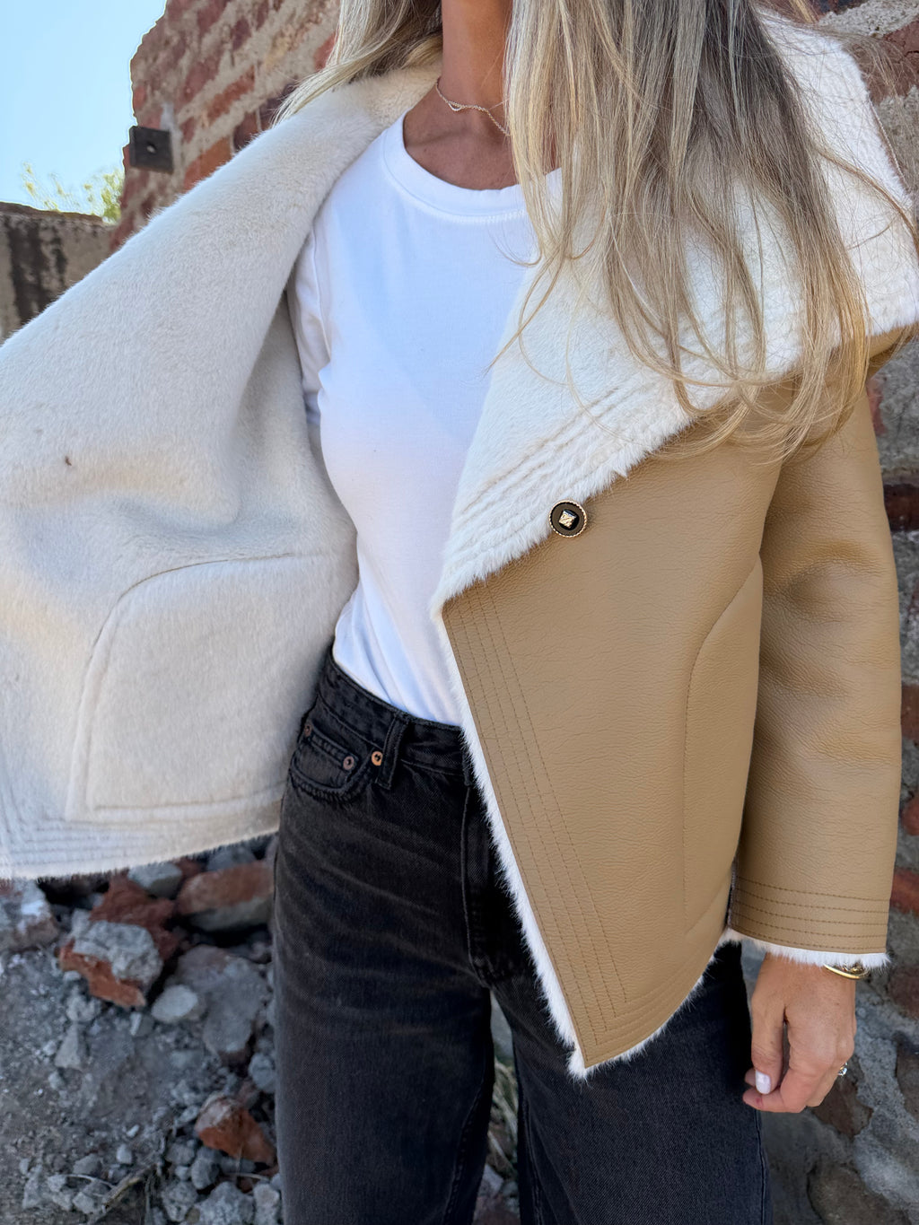 Chaqueta efecto cuero camel