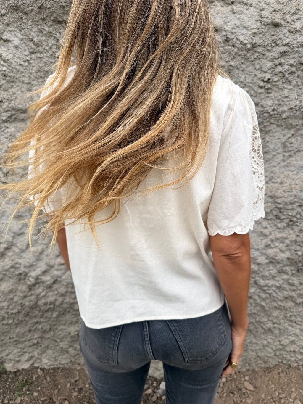 Blusa broderie completa beige claro