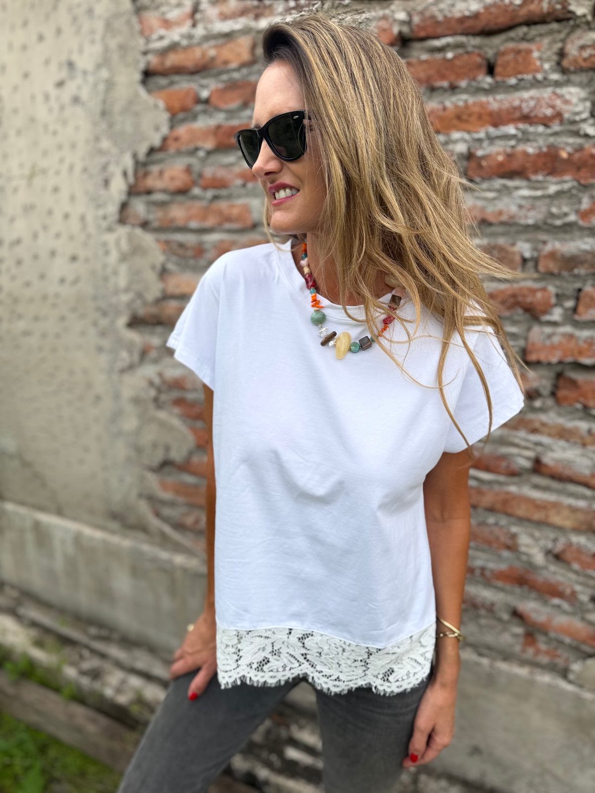 Polera básica algodón encaje inferior blanca