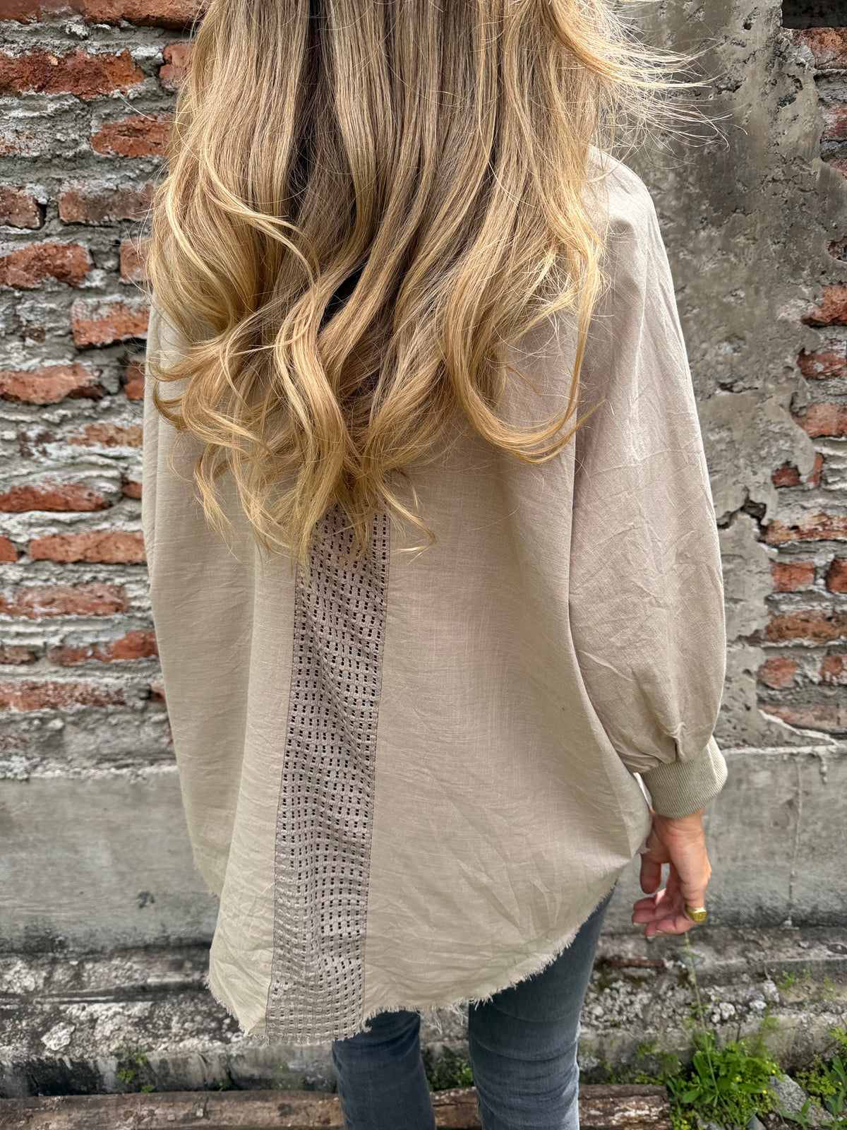 Blusa bolsillo brillantes beige claro