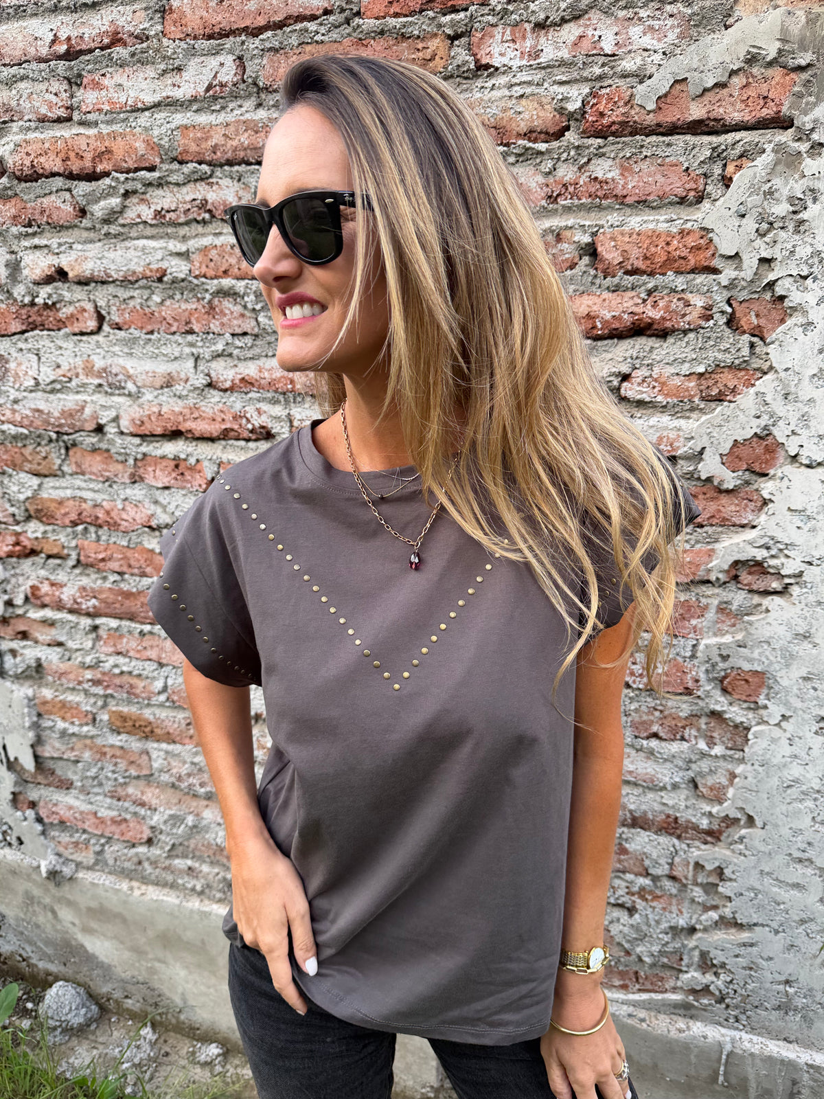Polera tachitas gris
