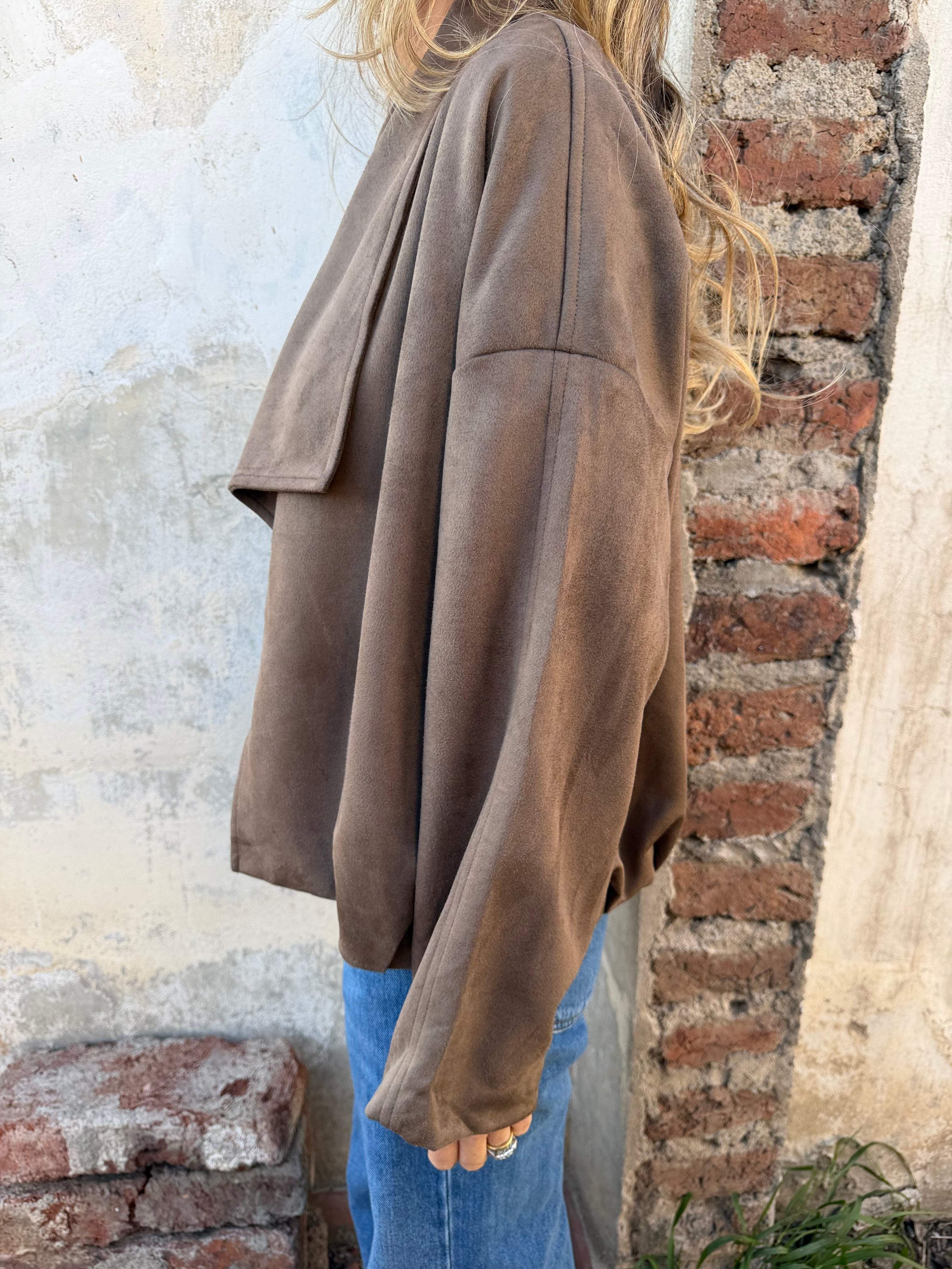 Chaqueta efecto gamuza solapa chocolate