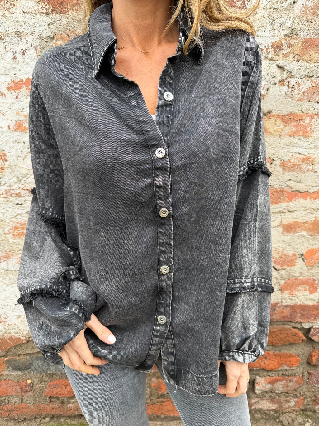 Blusa de bluejean manga globo negra