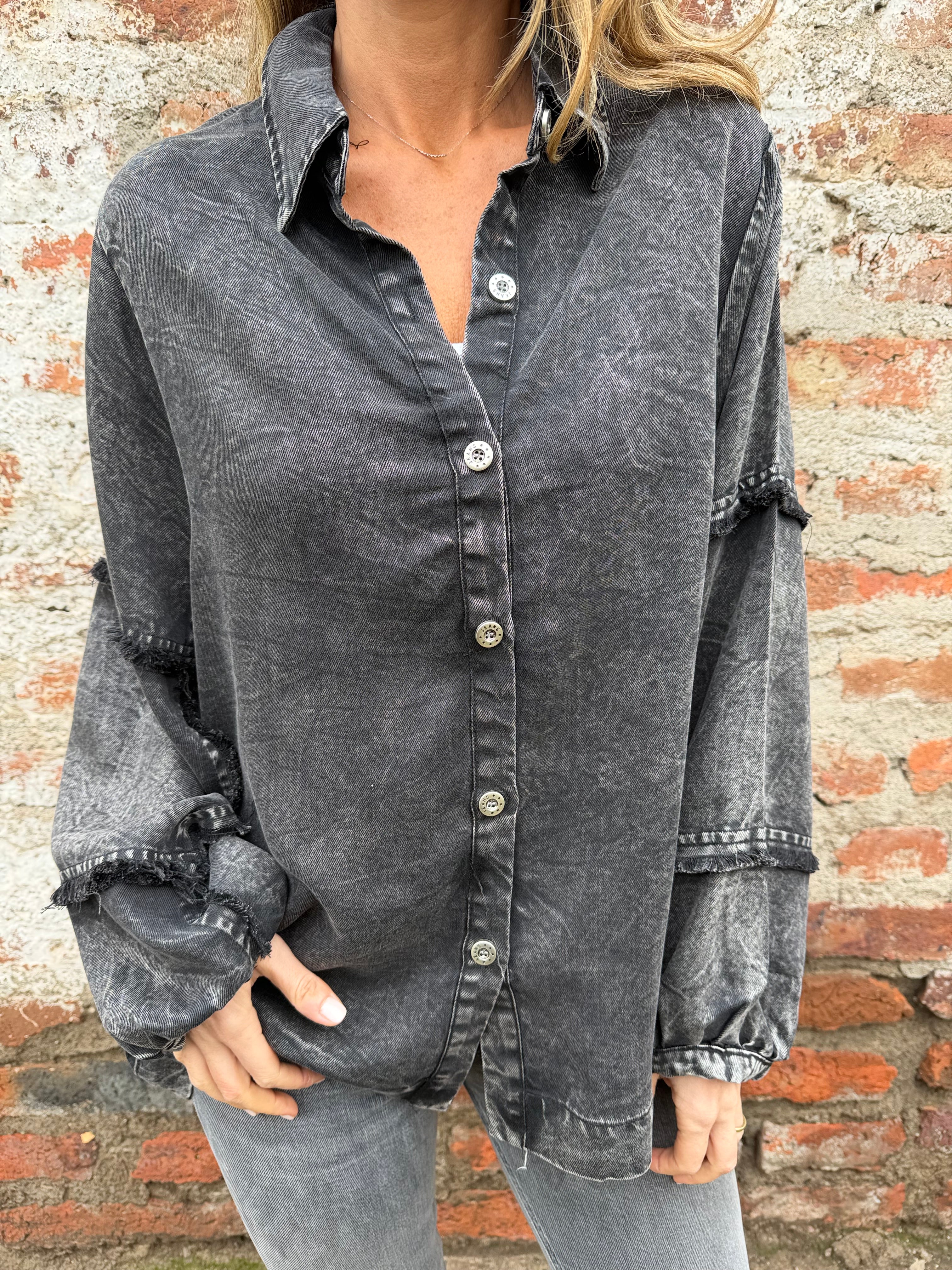 Blusa de bluejean manga globo negra